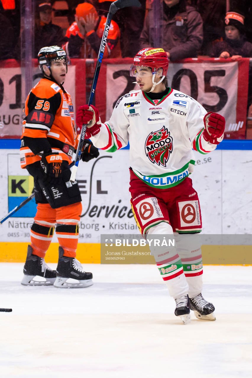 Modos Gustav Possler har gjort 2-0 och jublar