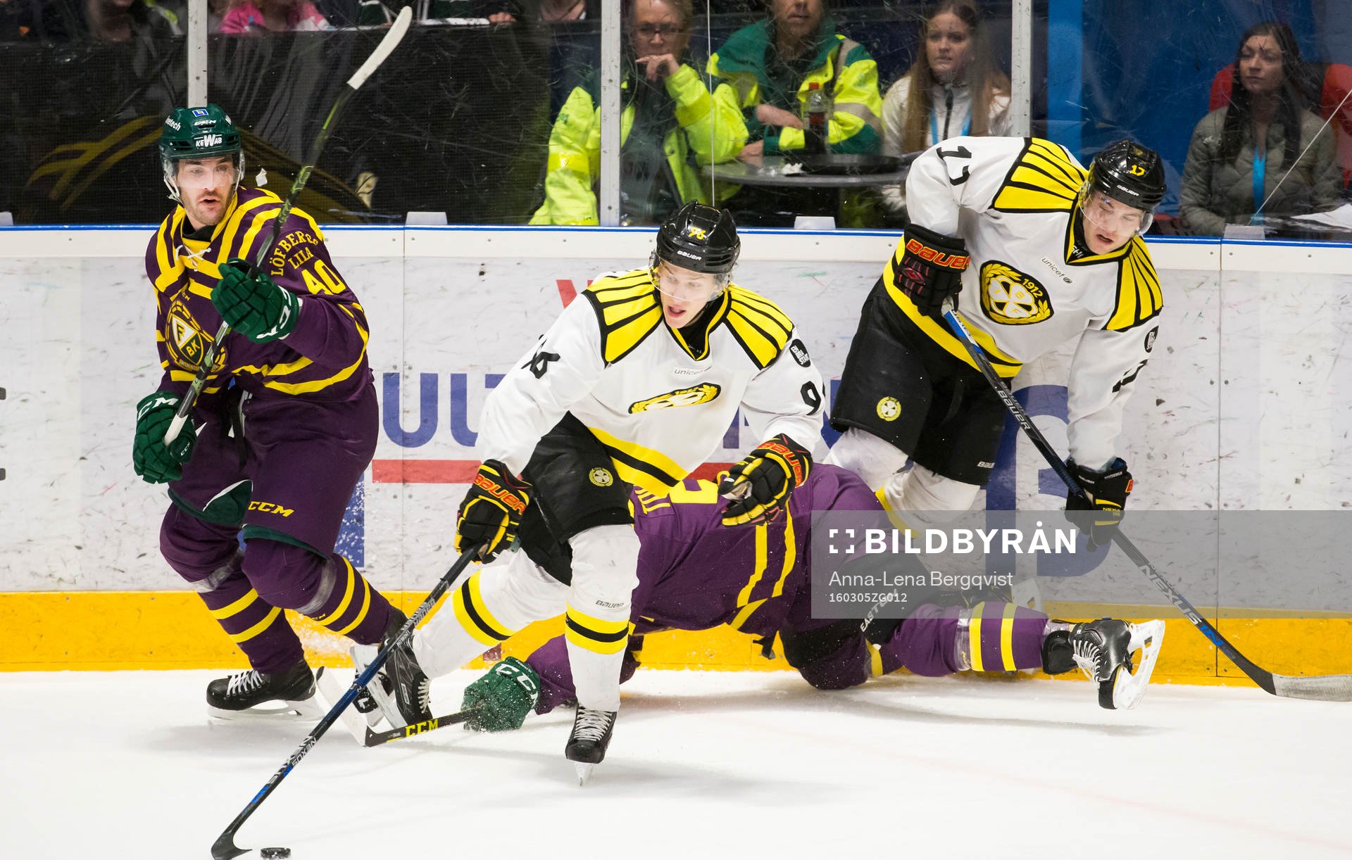 Färjestads Niclas Arell och Brynäs Oskar Lindblom och