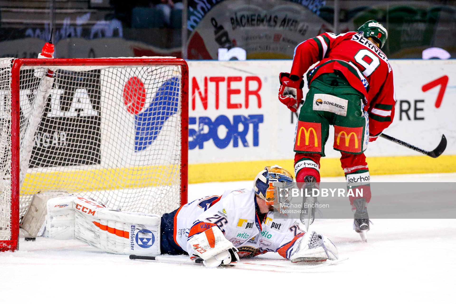 Frölundas Spencer Abbott gör 2-0 bakom Växjös målvakt