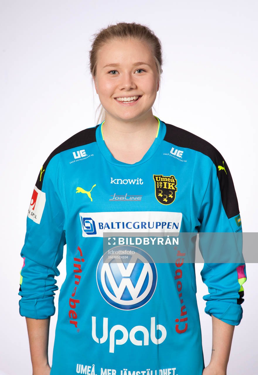 Målvakt Elin Ernerstedt poserar för ett porträtt den 5 mars 2016 i Umeå.