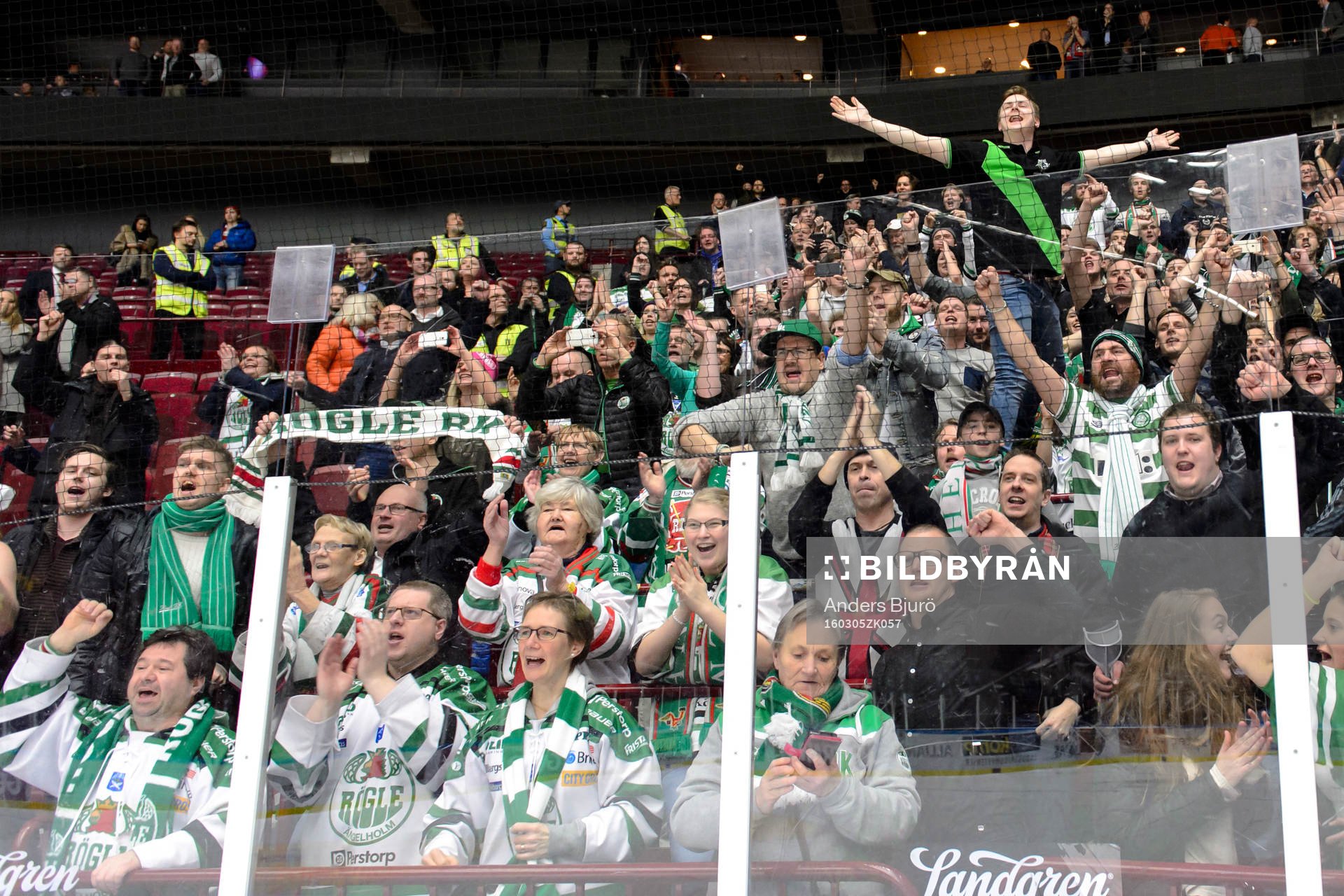 Rögles supporters jublar
