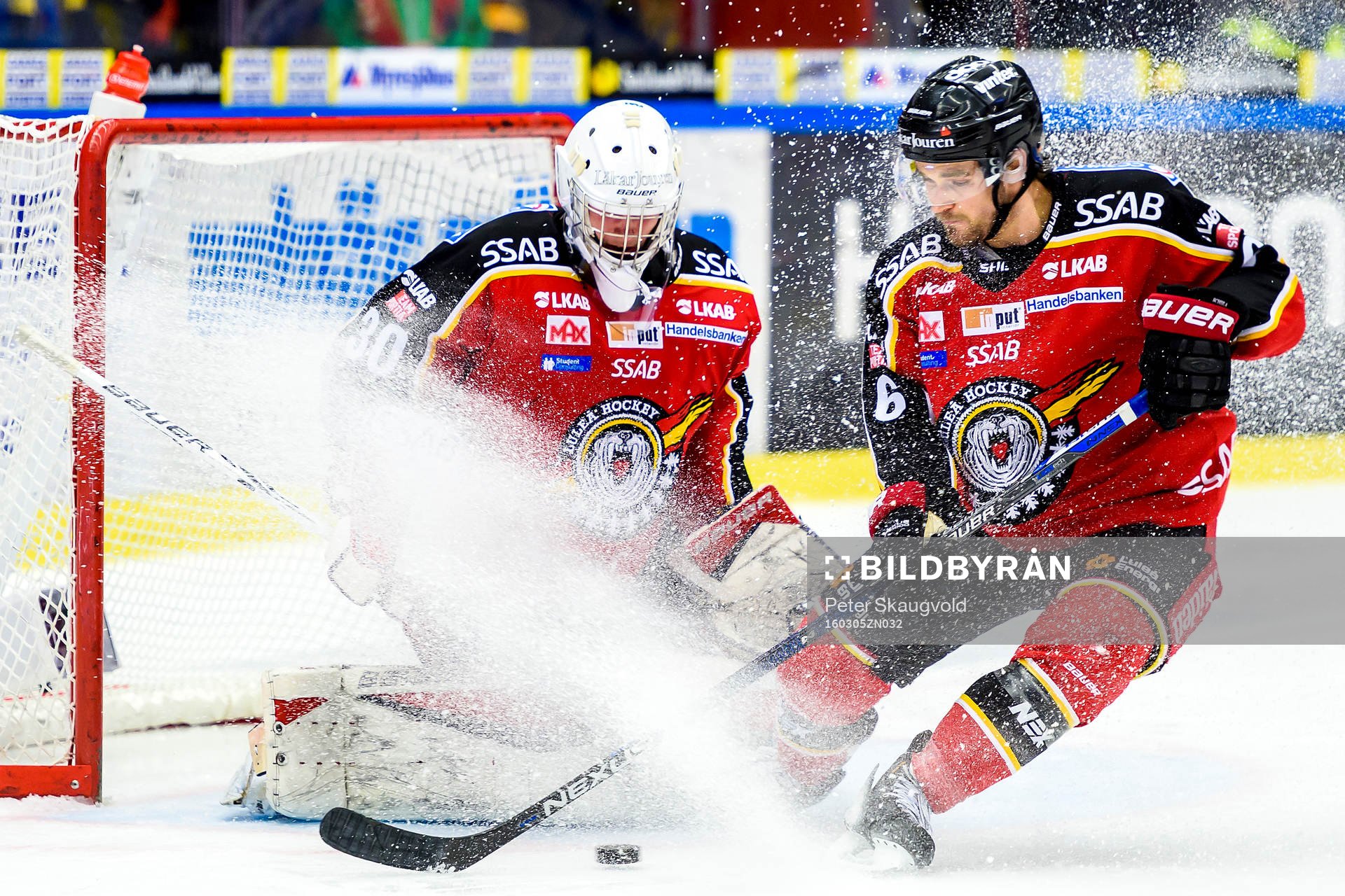 Luleås målvakt Filip Gustafsson och Craig Schira