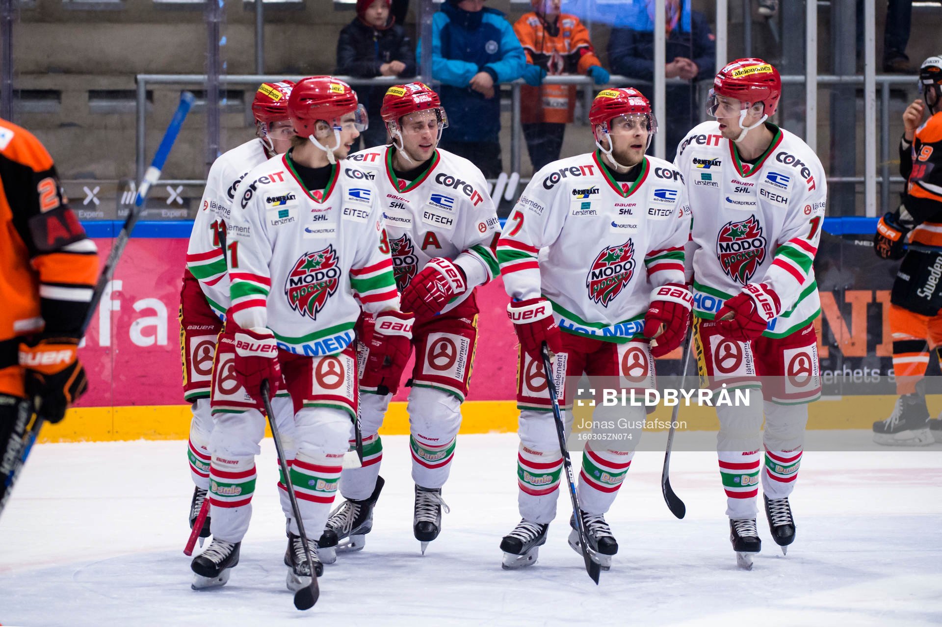 Modos Oscar Hedman har gjort 1-0 till Modo och jublar