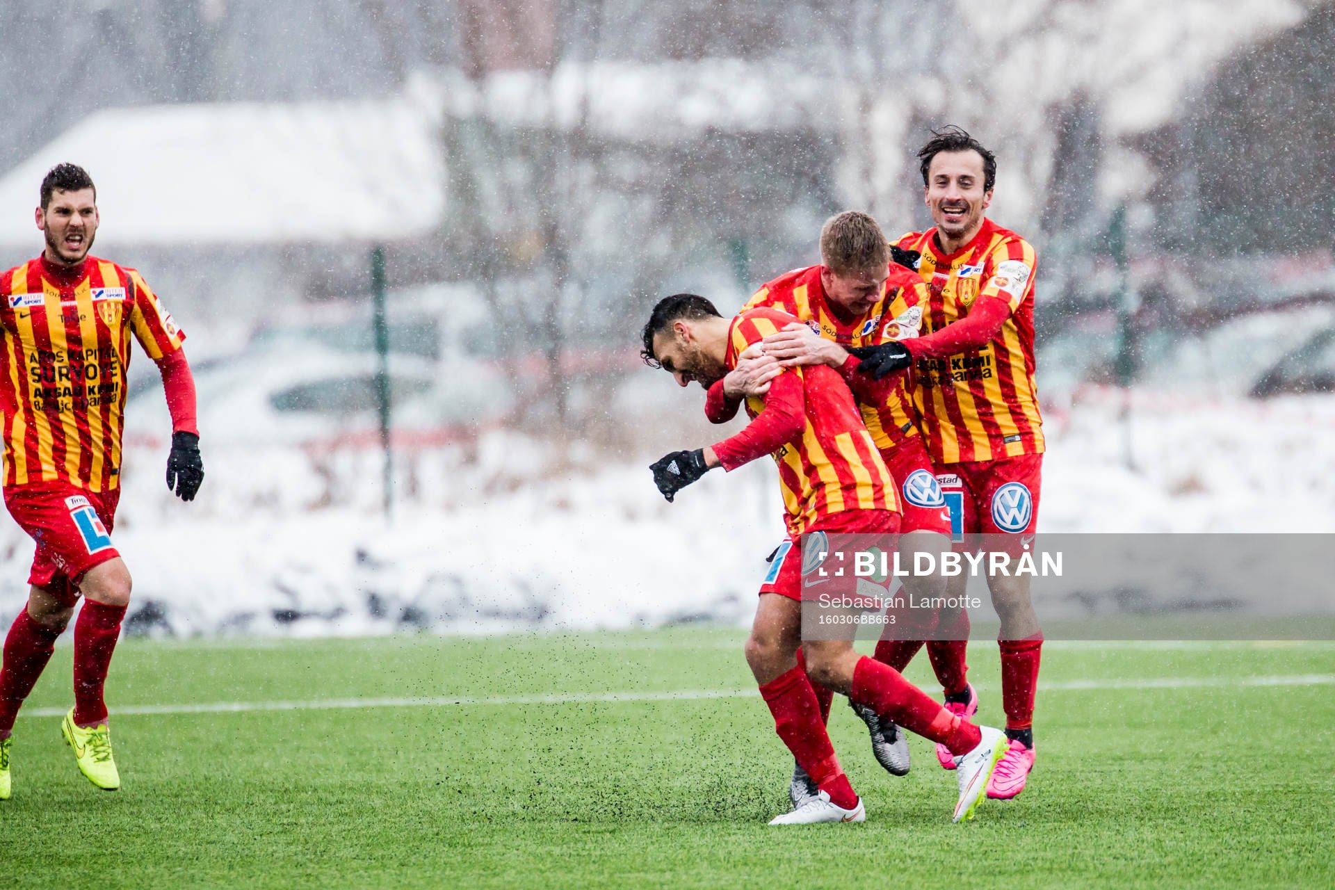 Syrianskas Bachir Katourgi har gjort 0-1 och jublar med lagkamraterna under fotbollsmatchen i Svenska Cupen mellan Ljungskile och Syrianska den 6 mars 2016 i Lilla Edet.