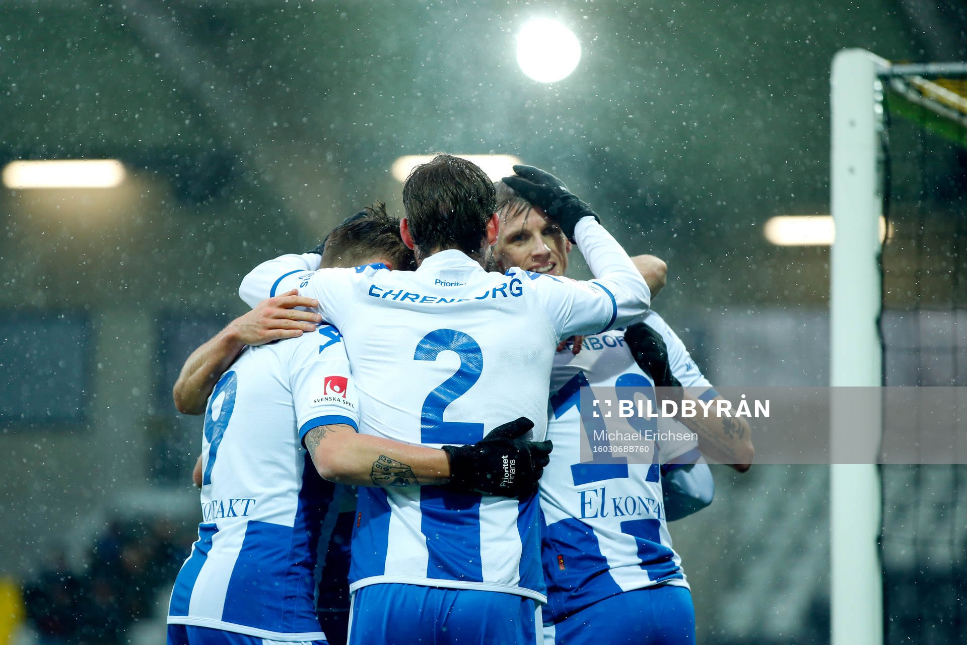 IFK Göteborgs Sören Rieks jublar med lagkamraterna efter 2-0 under en fotbollsmatch i Svenska Cupen mellan IFK Göteborg och Halmstad den 6 mars 2016 i Göteborg.