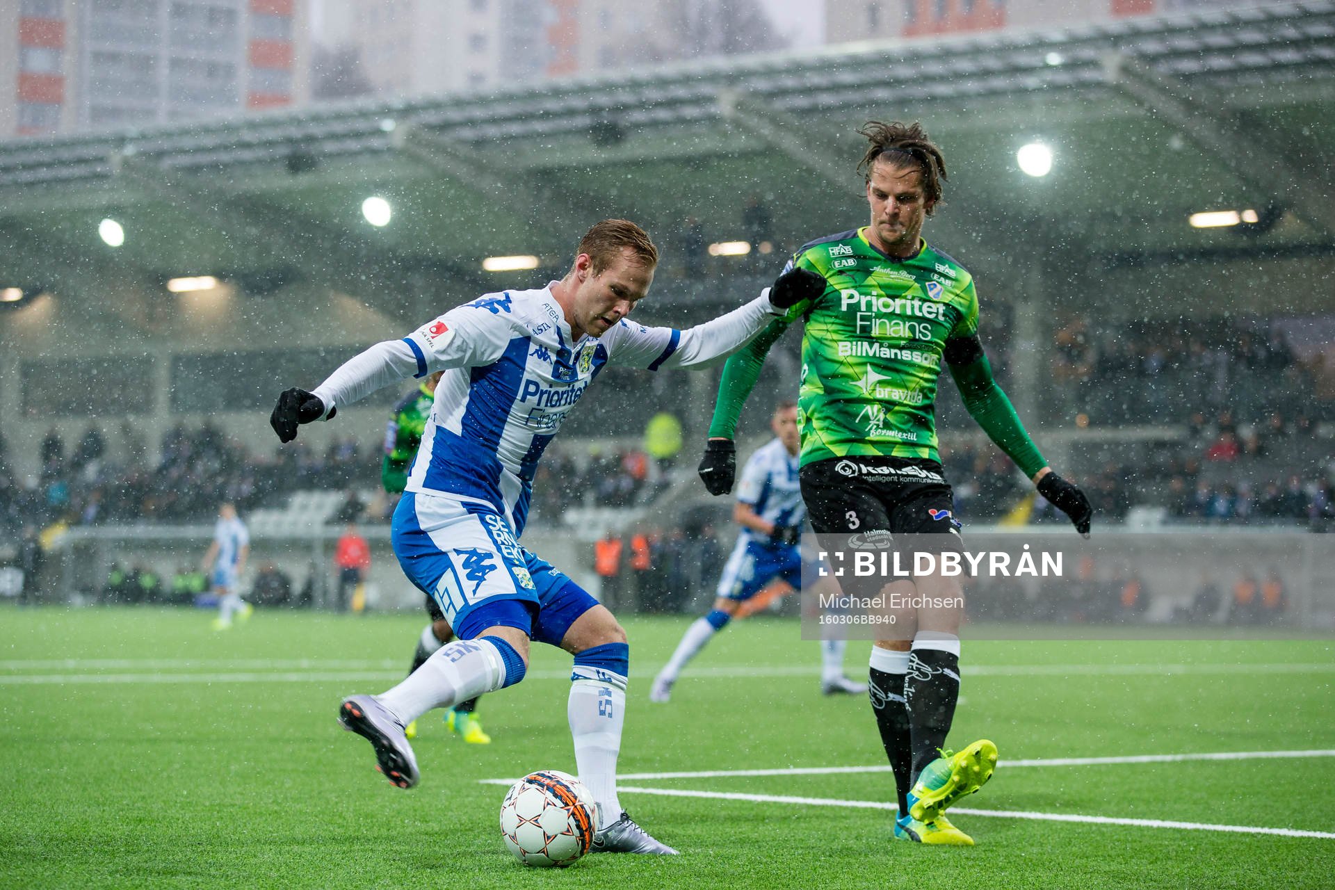 IFK Göteborgs Gustav Engvall spelar fram till Sören Rieks