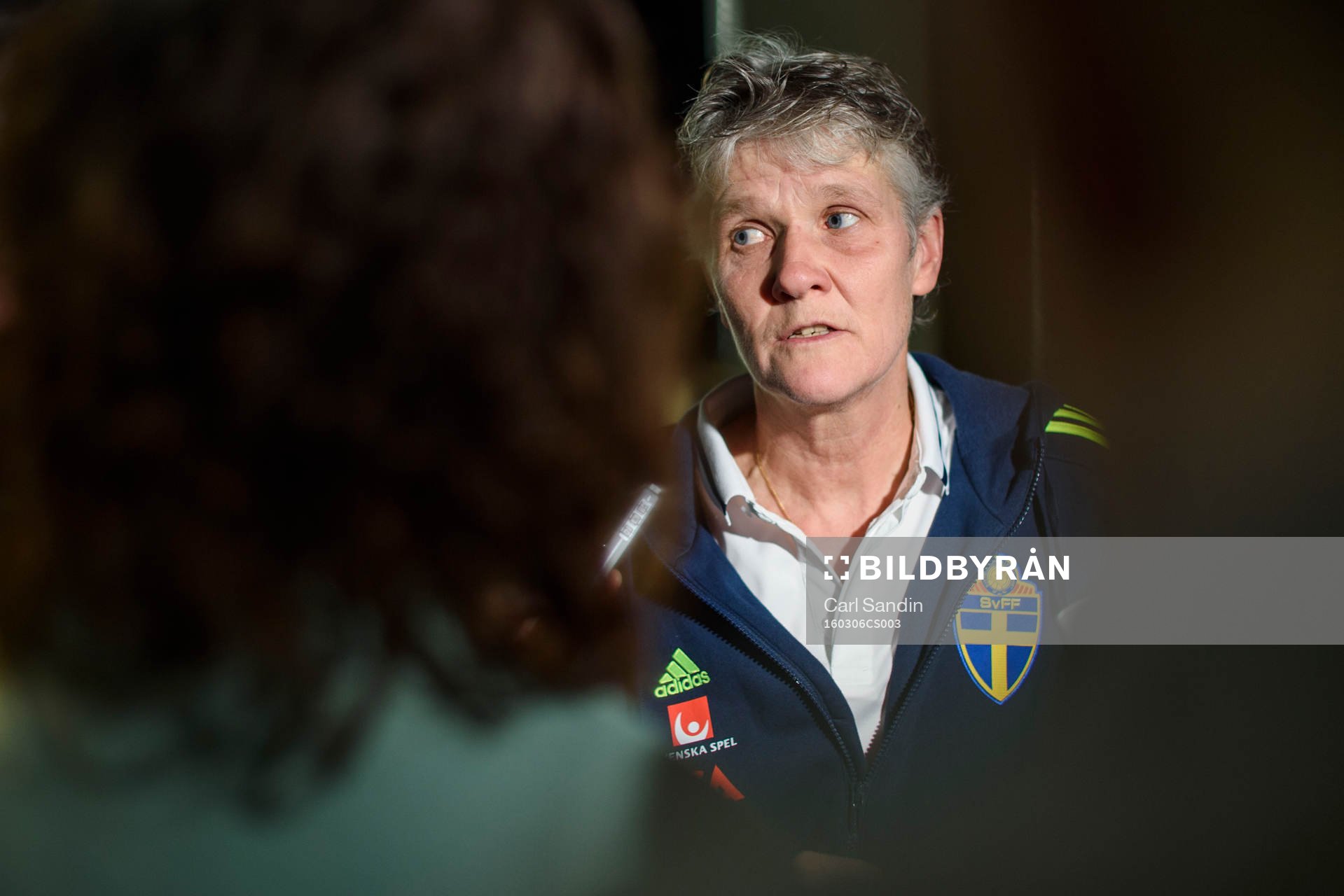 Sveriges förbundskapten Pia Sundhage blir intervjuad