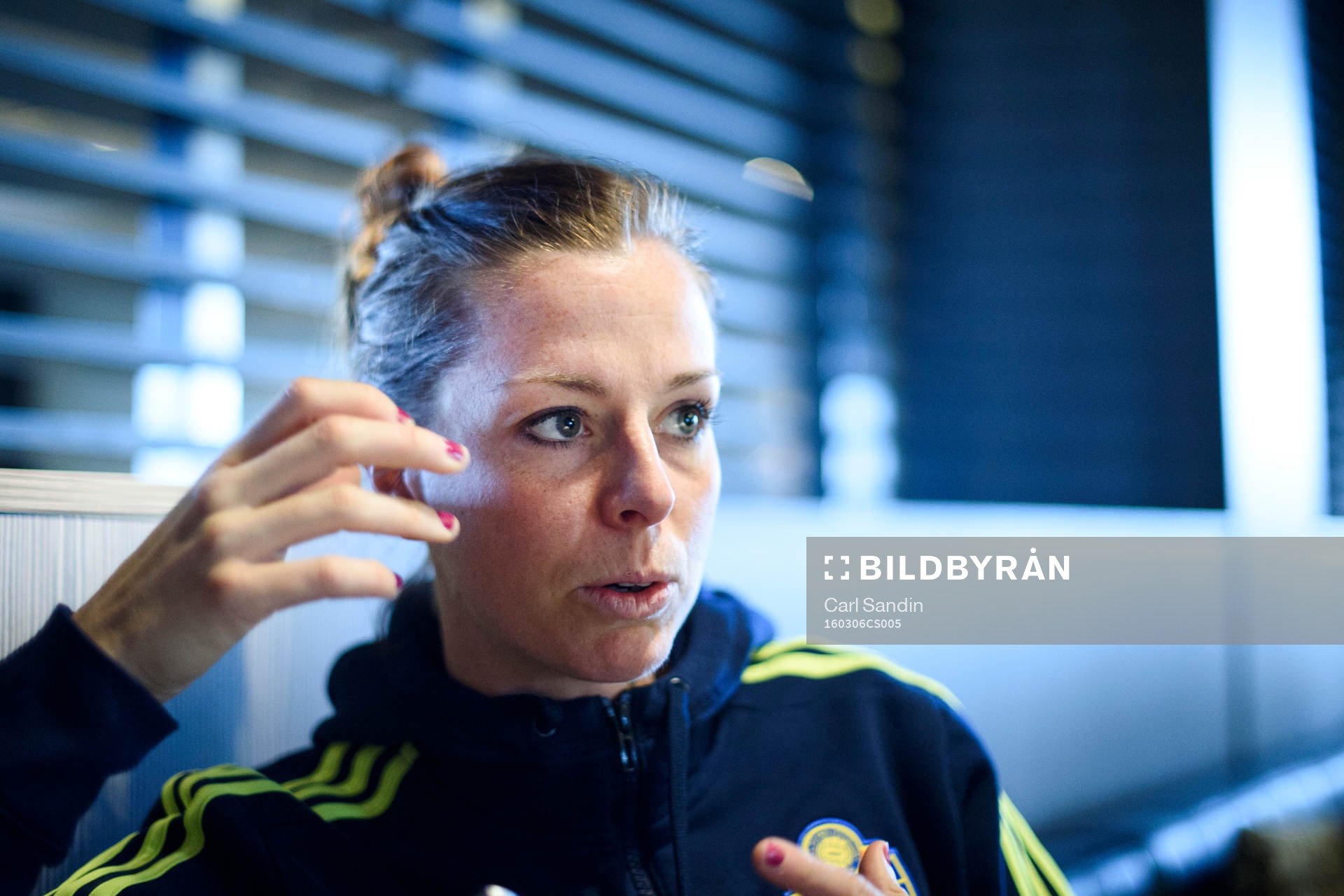 Sveriges Lotta Schelin blir intervjuad