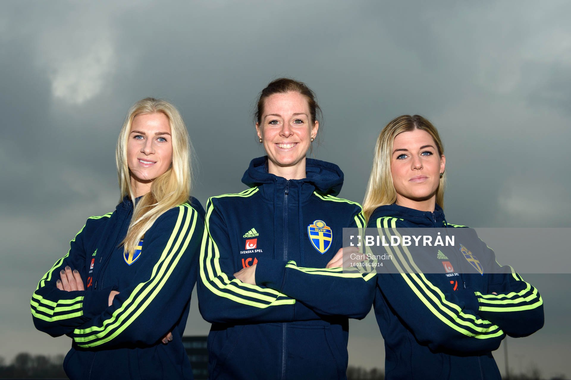 Sveriges Sofia Jakobsson, Lotta Schelin och Olivia Schough poserar för ett porträtt under pressträff med det svenska damlandslaget i fotboll den 6 mars 2016 i Dordrecht.