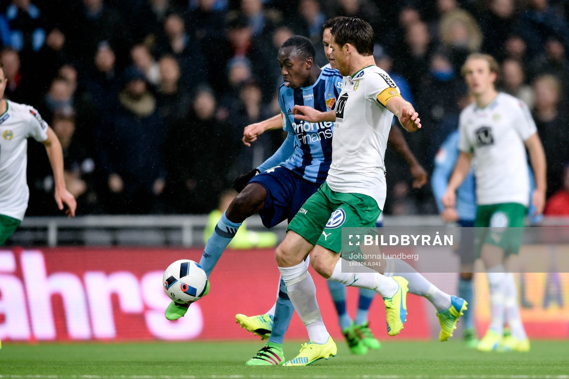 Djurgårdens Michael Olunga och Hammarbys Johan Persson