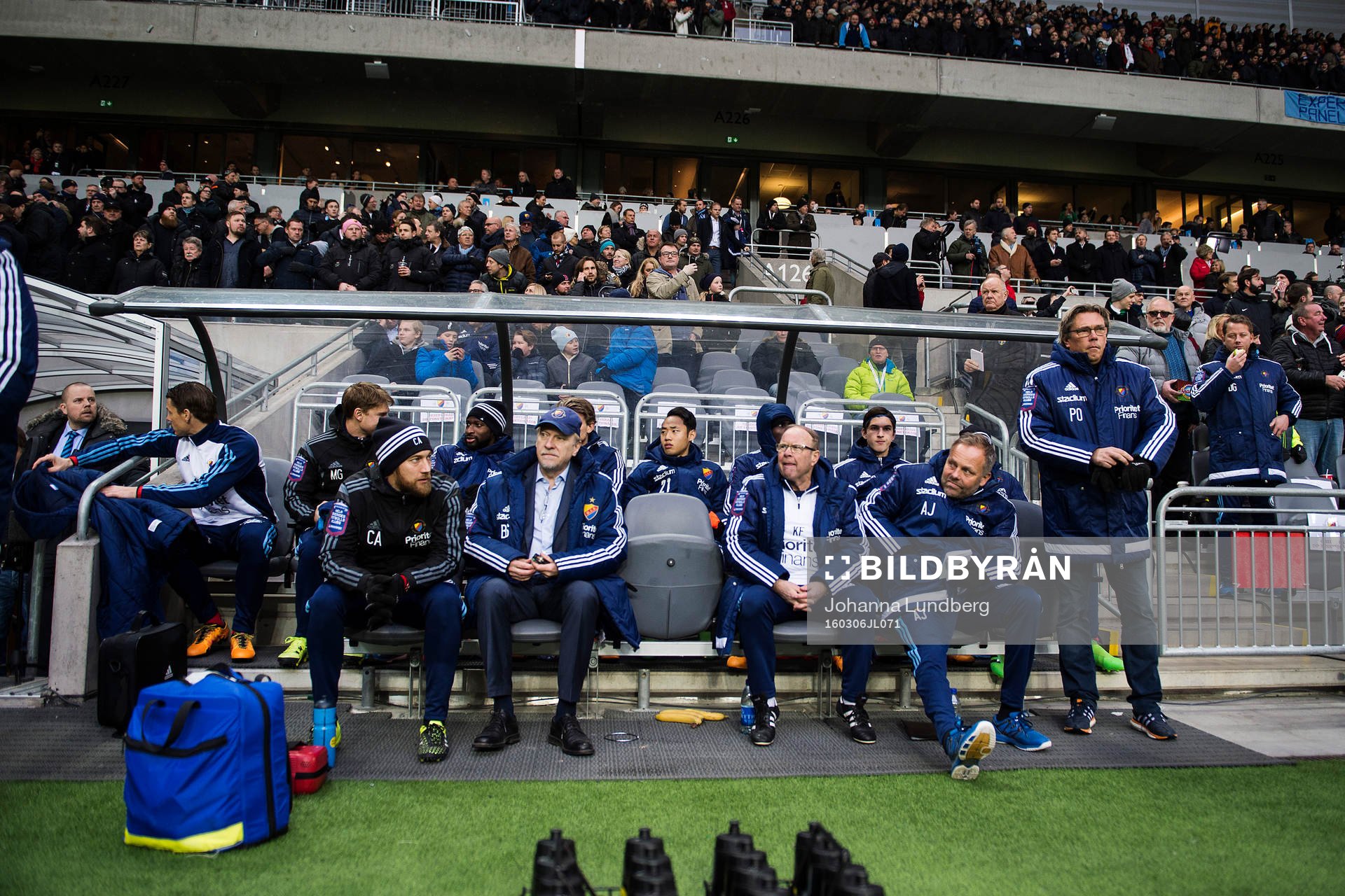 Djurgårdens tränare Per Olsson vid spelarbänken