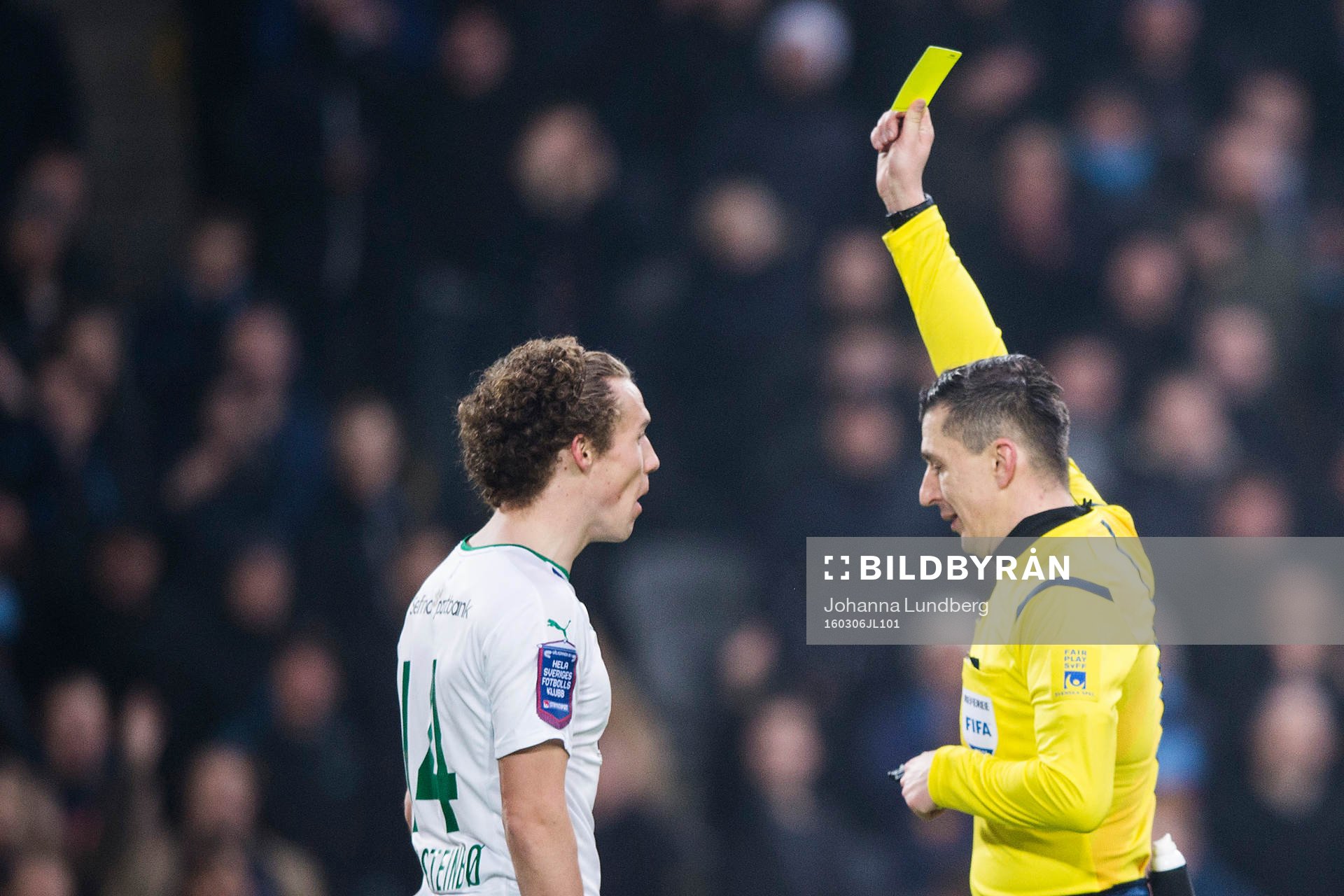 Hammarbys Fredrik Torsteinbö reagerar när han tilldelas