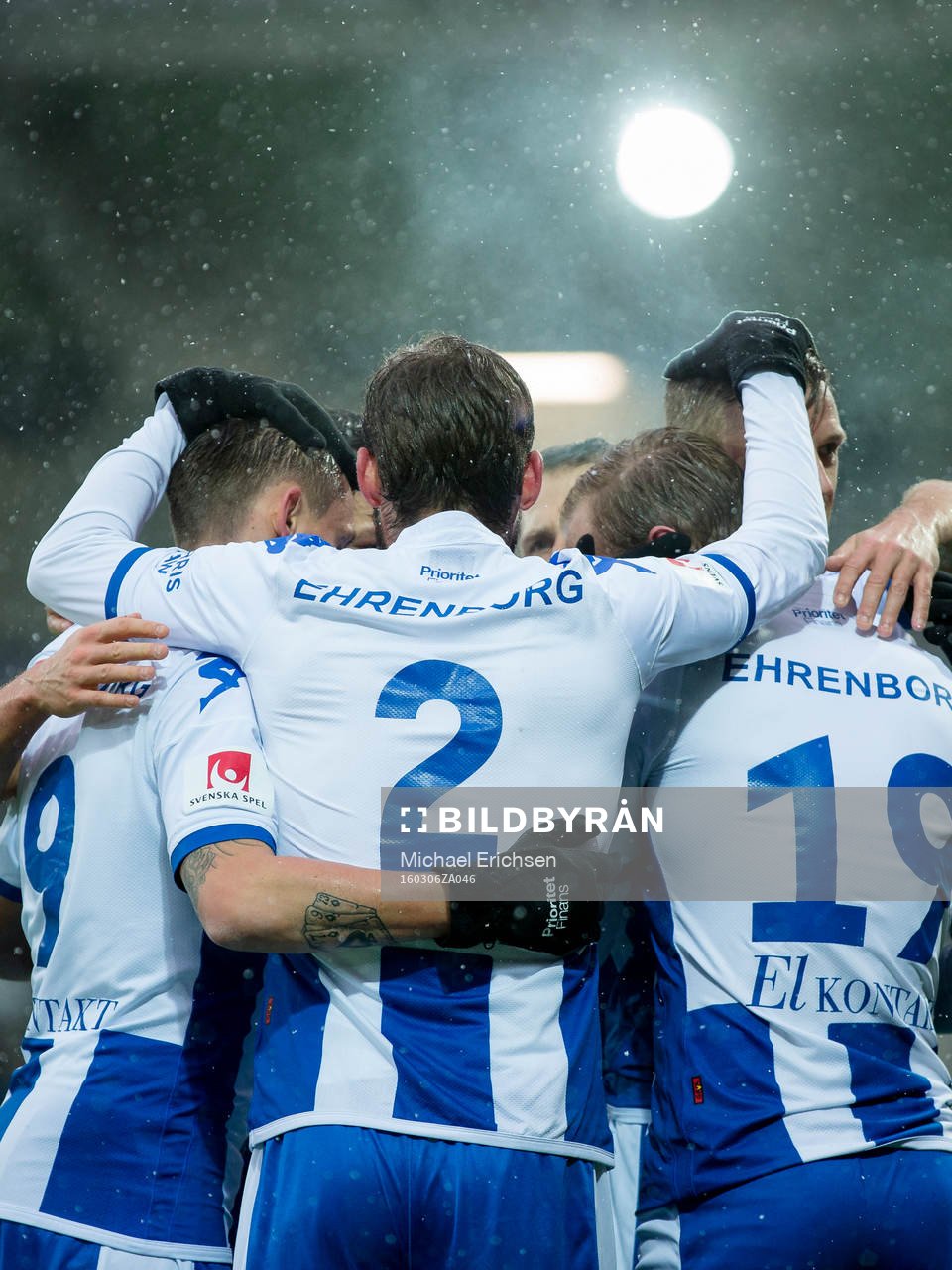 IFK Göteborgs Sören Rieks omfamnas