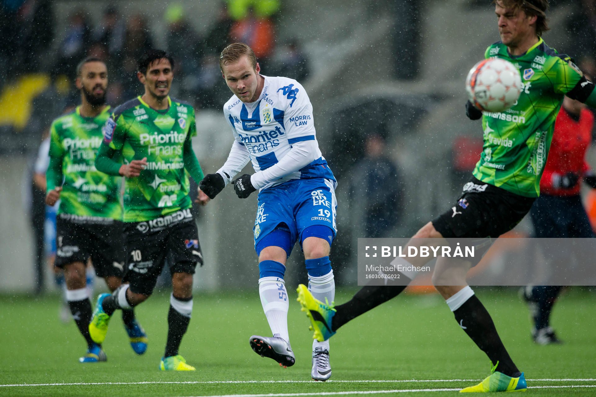 IFK Göteborgs Gustav Engvall skjuter 1-0