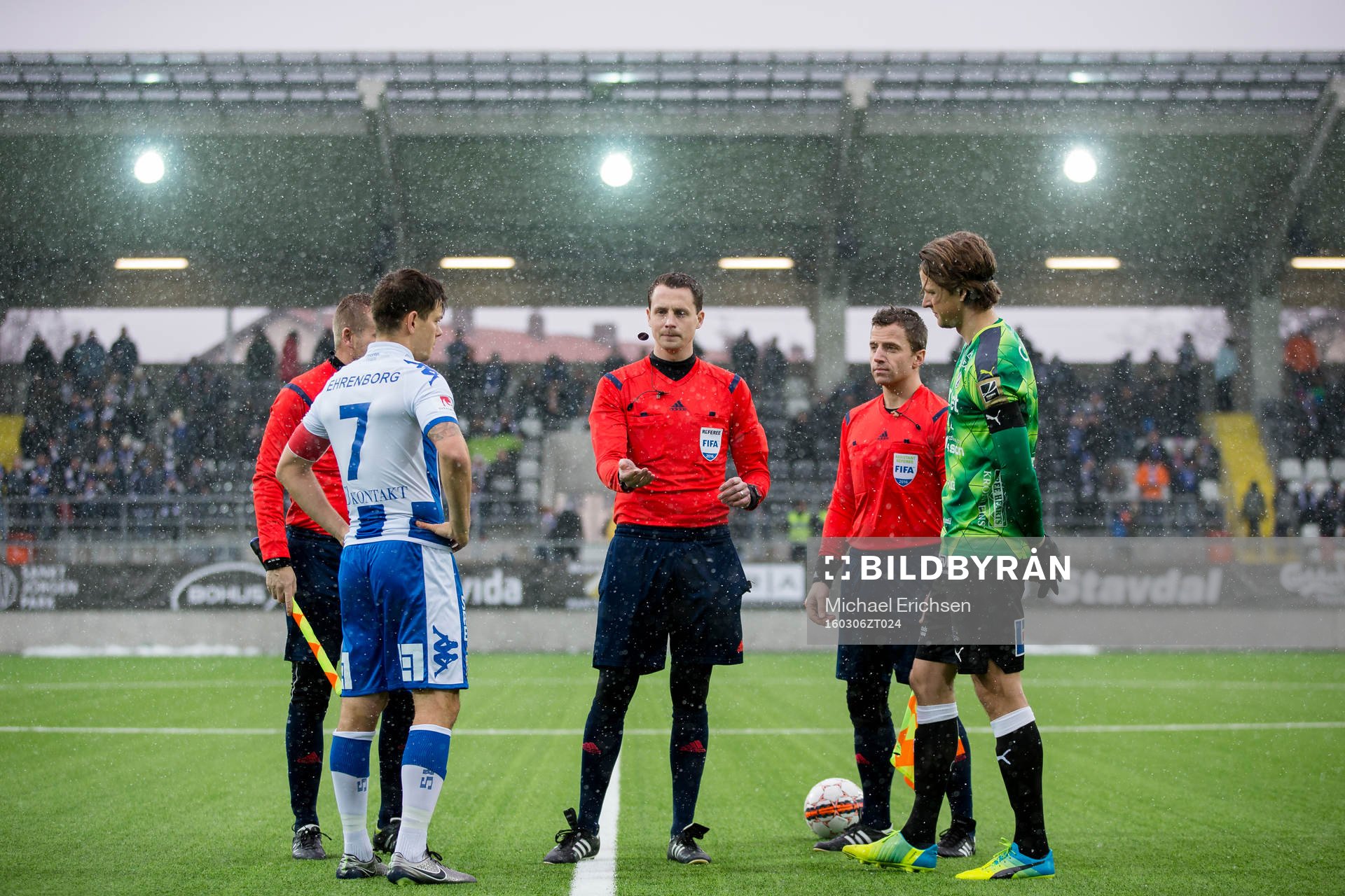 Domare Andreas Ekberg singlar slant med IFK Göteborgs