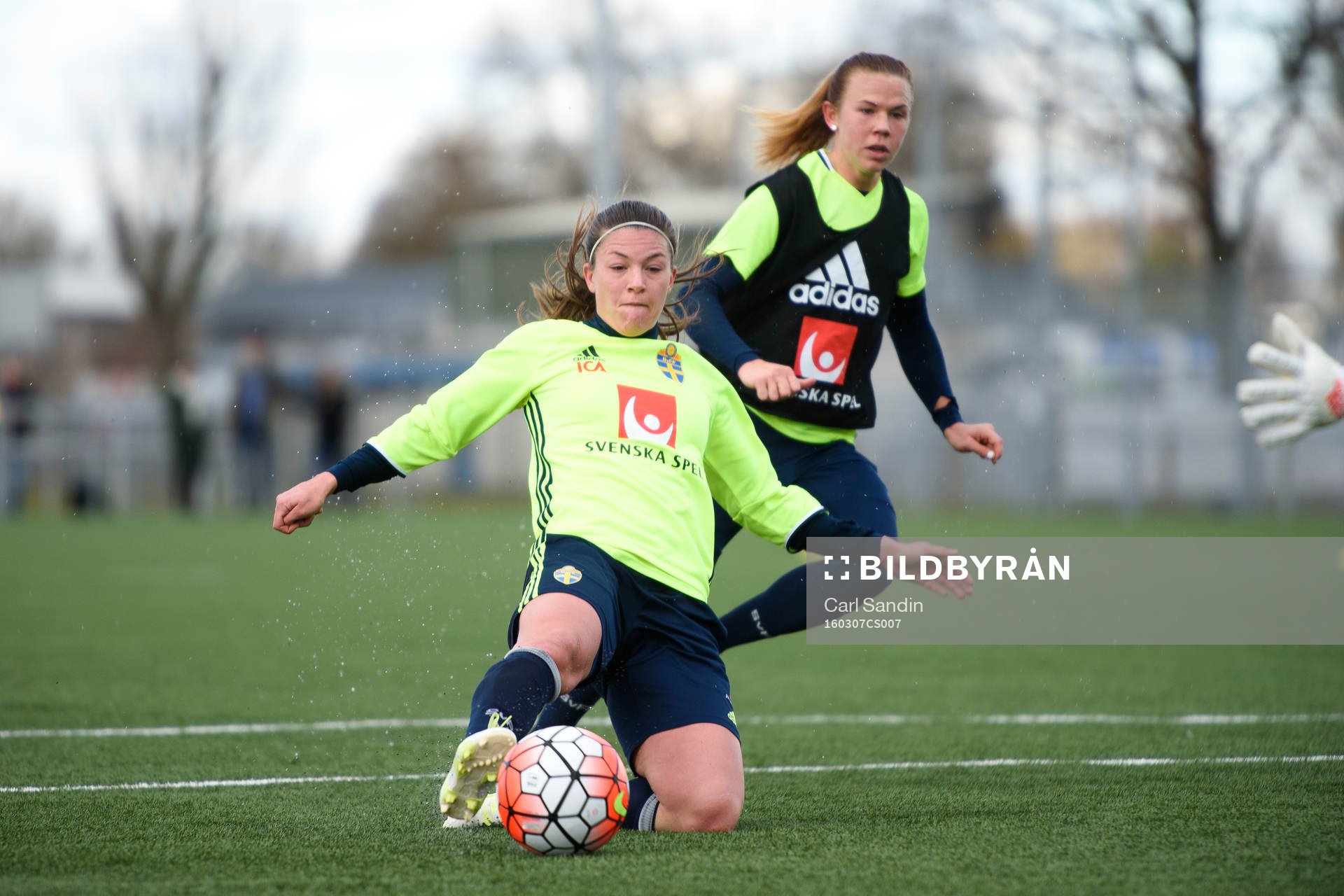 Sveriges Pauline Hammarlund och Jessica Samuelsson