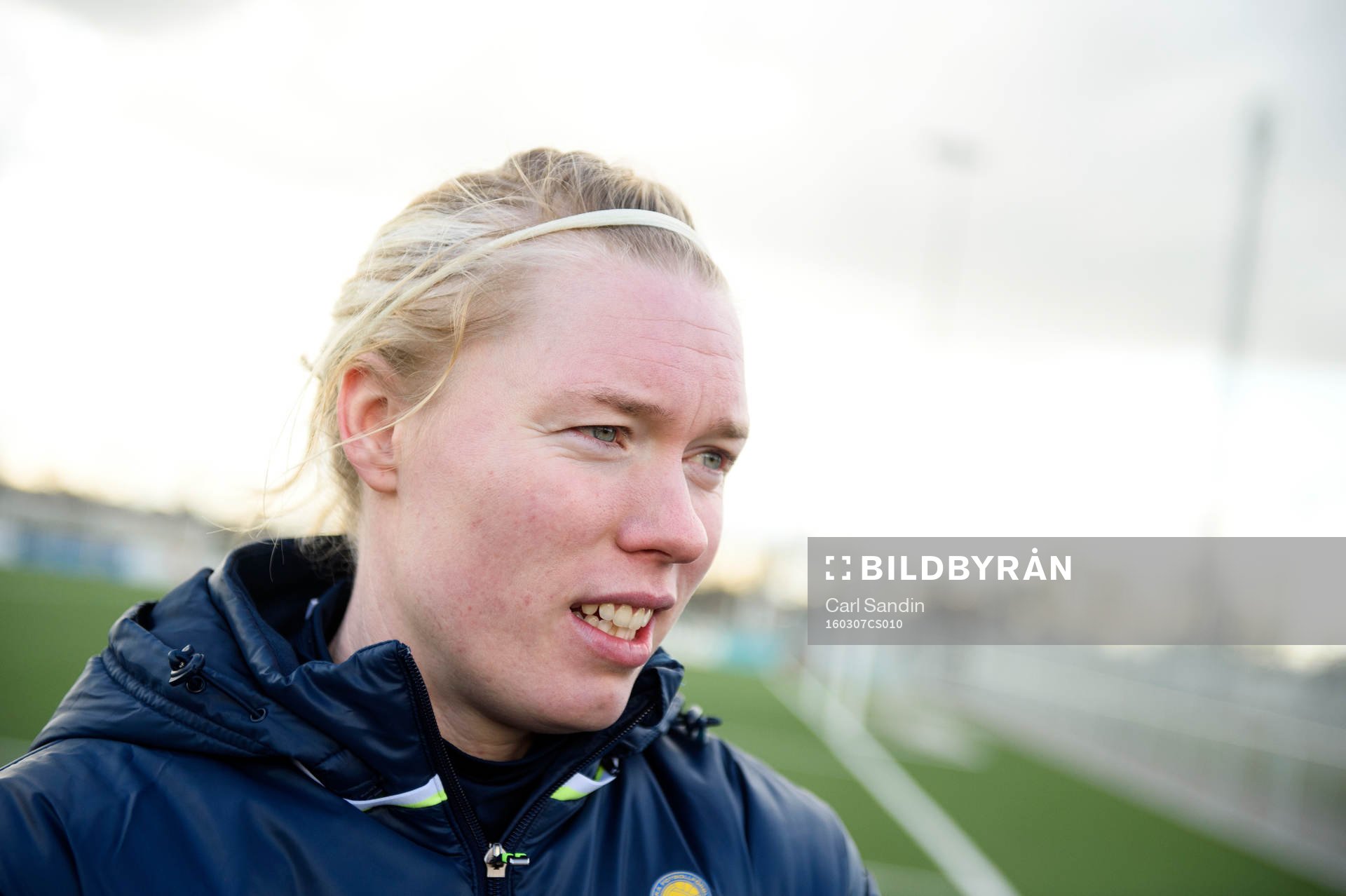 Sveriges målvakt Hedvig Lindahl blir intervjuad