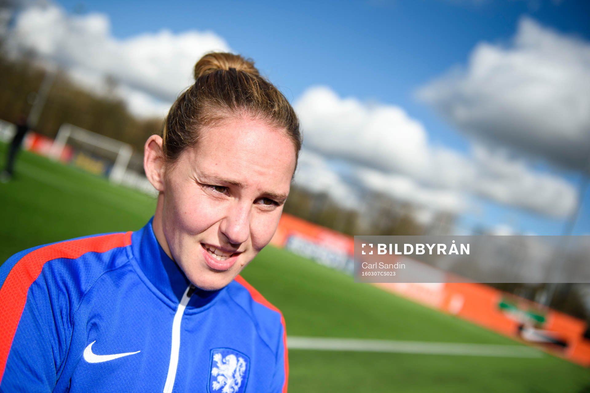 Nederländernas Manon Melis blir intervjuad
