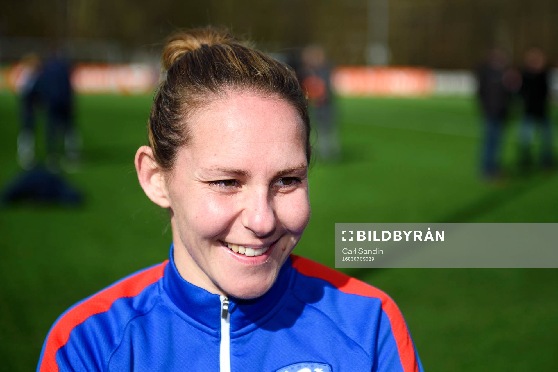 Nederländernas Manon Melis blir intervjuad