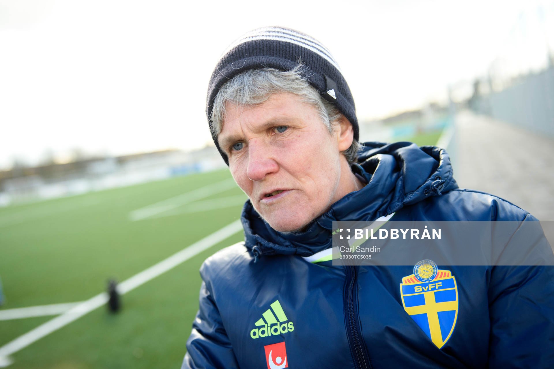 Sveriges förbundskapten Pia Sundhage blir intervjuad efter en träning med det svenska damlandslaget i fotboll den 7 mars 2016 i Rotterdam.