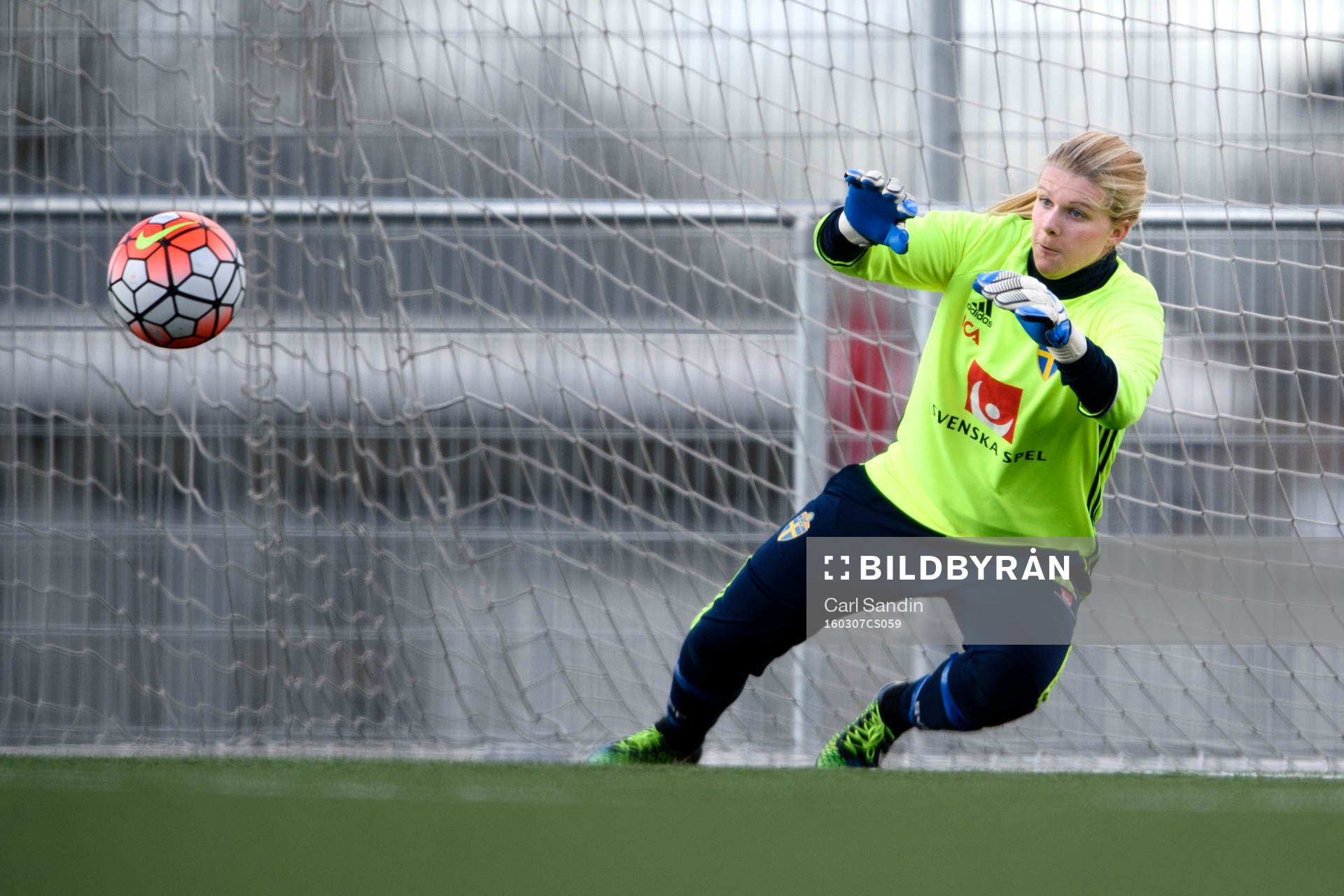 Sveriges målvakt Emelie Lundberg