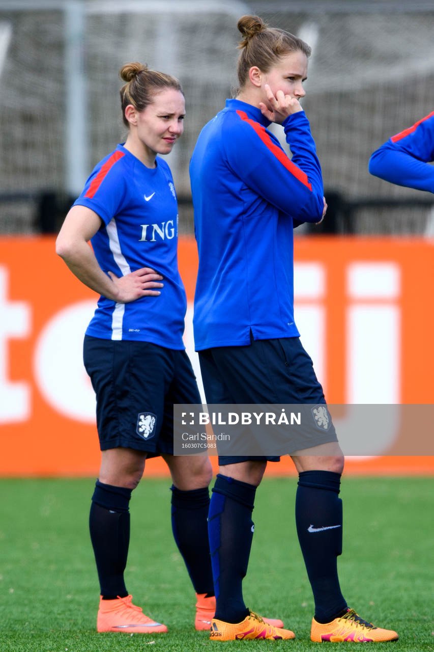 Nederländernas Manon Melis och Vivianne Vivianne Miedema