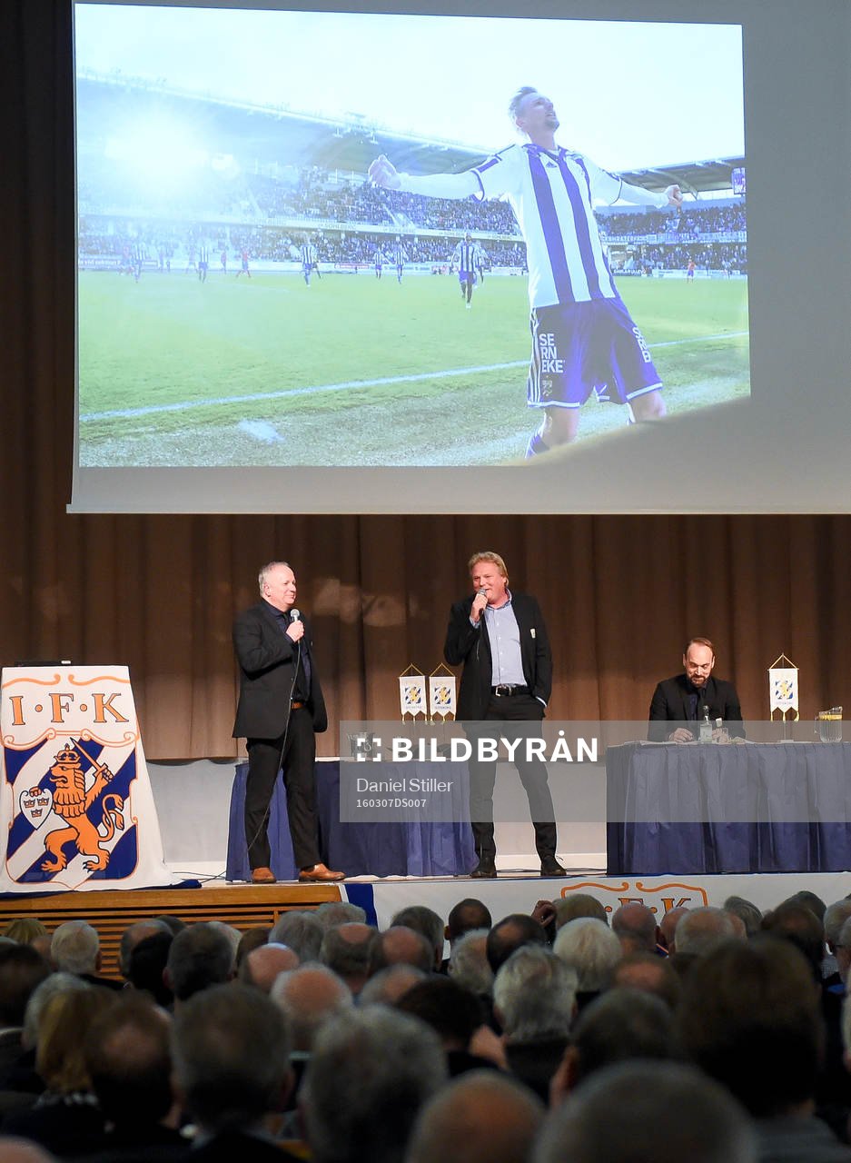 Tränare Jörgen Lennartsson på scenen