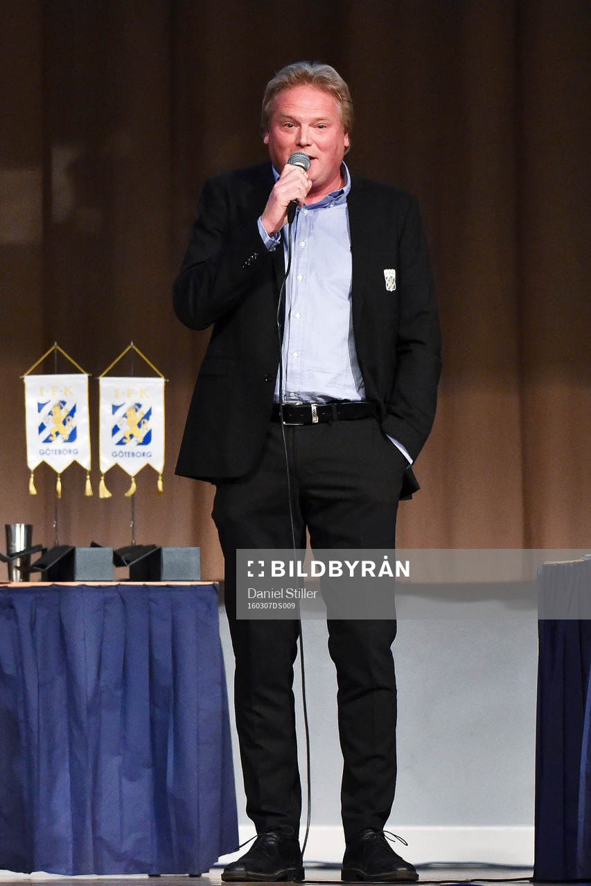 Tränare Jörgen Lennartsson på scenen