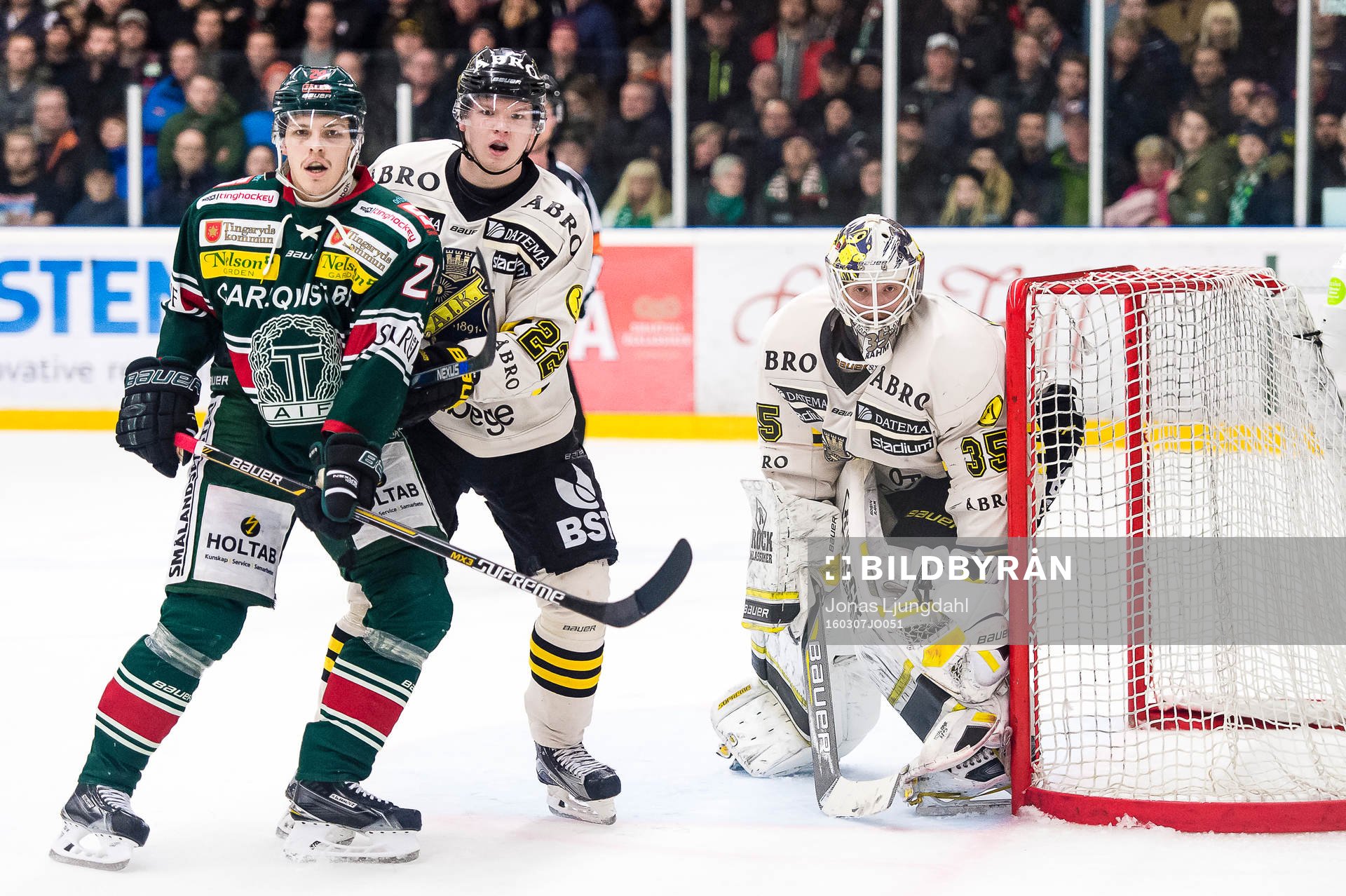 s Jonathan Leman framför målvakt Robin Rahm