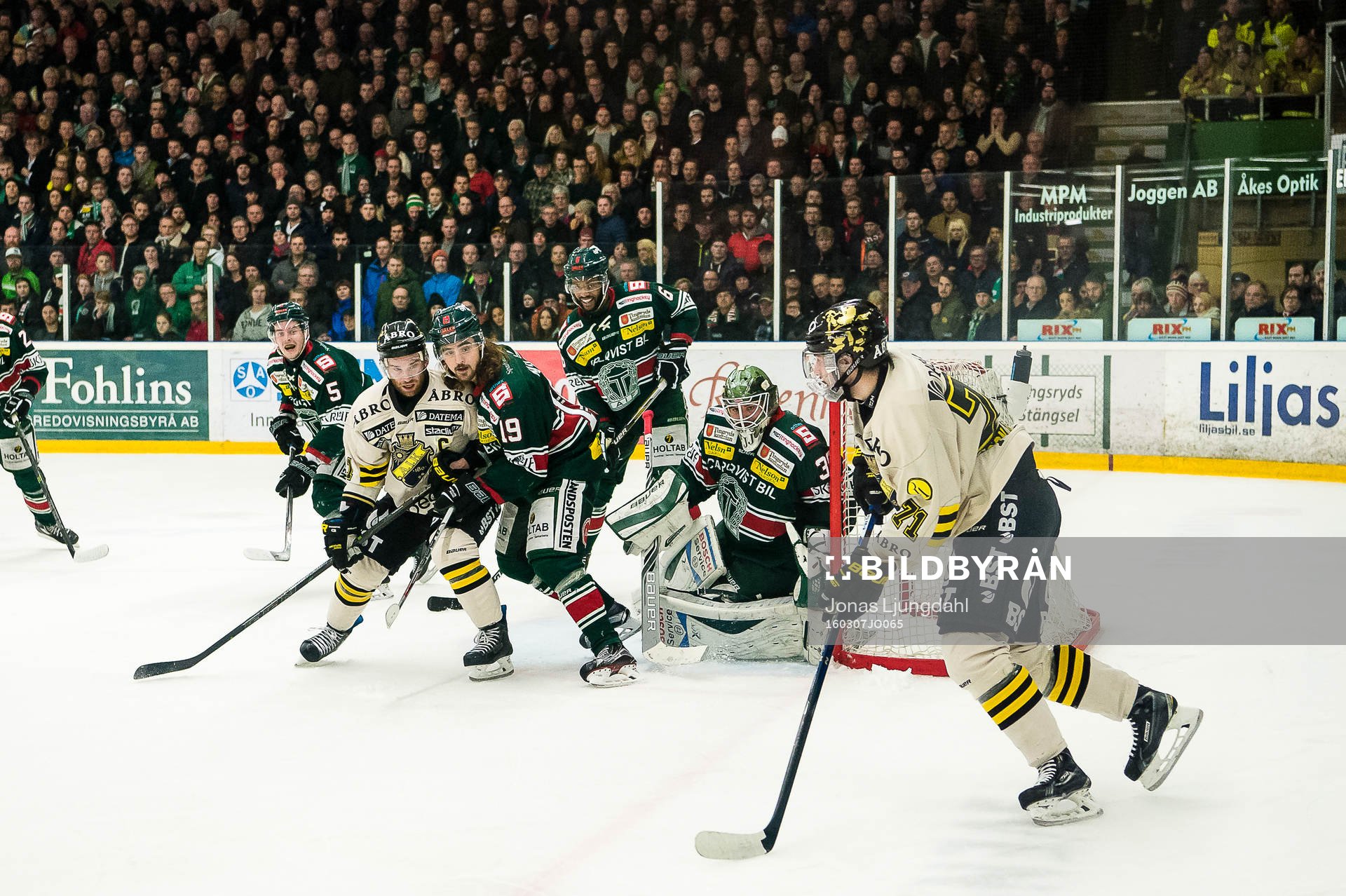 s Christian Sandberg och Tingsryds Patrik Nilsson framför