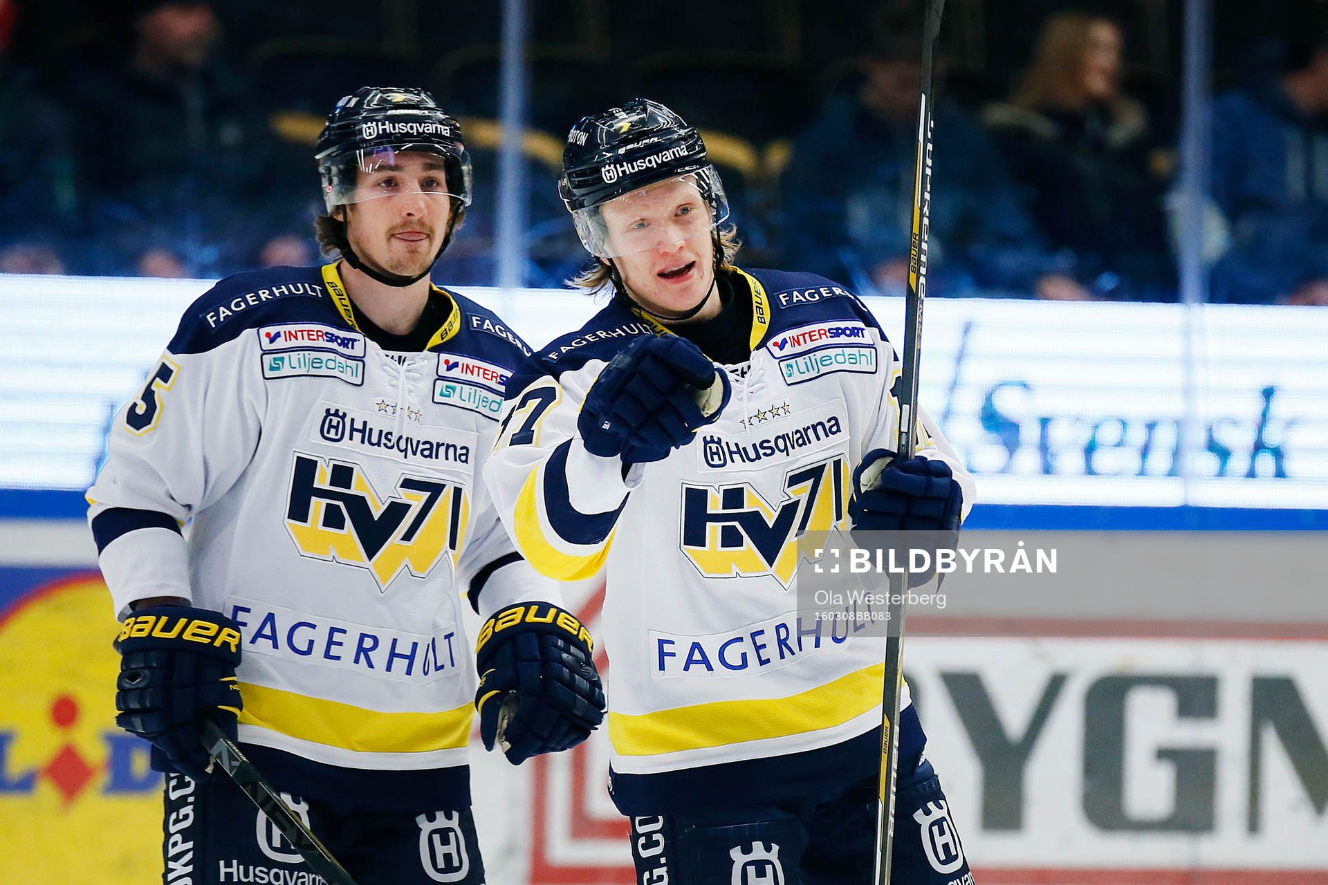 s Emil Johansson gör 0-1 och jublar med Adam Almquist