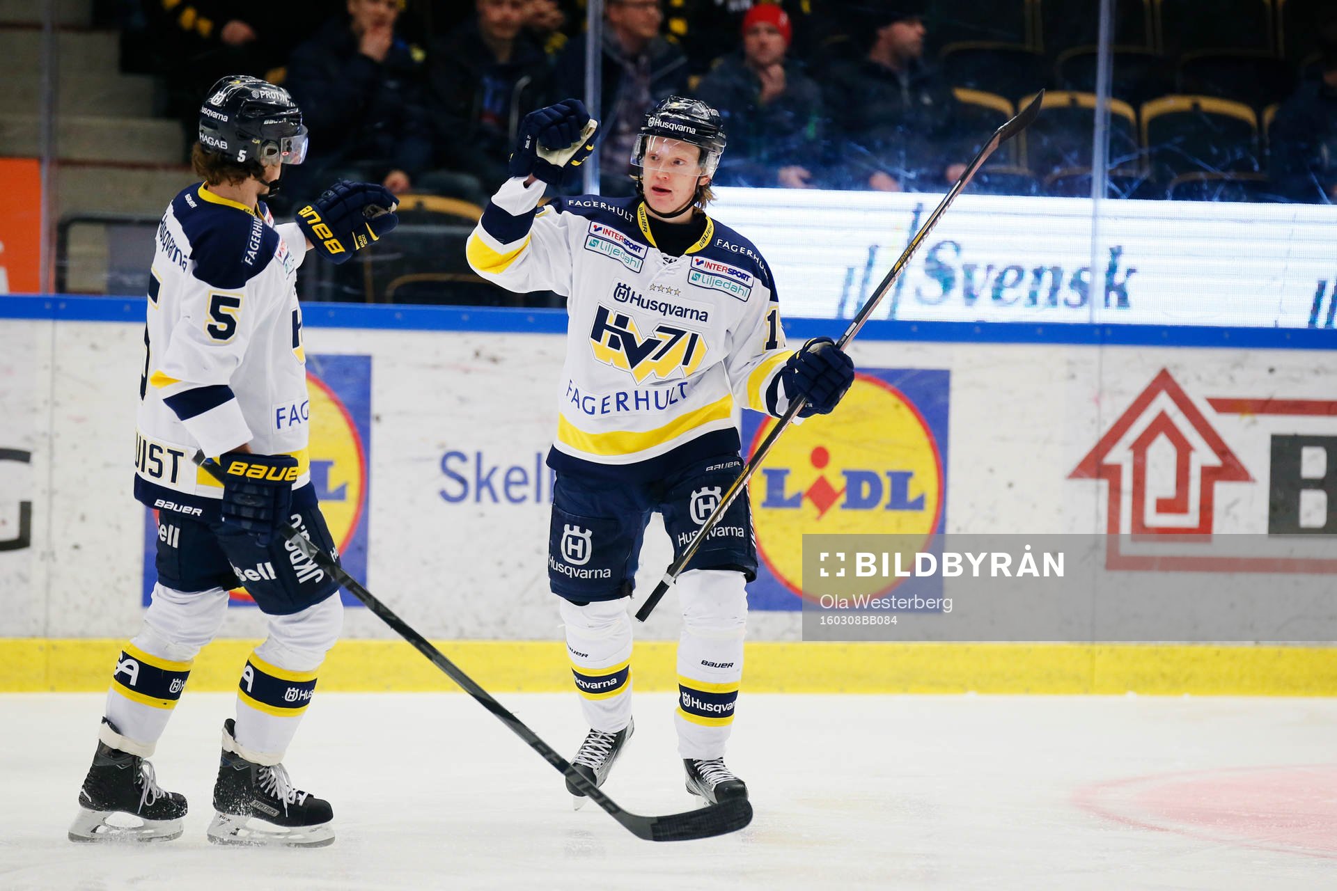 s Emil Johansson gör 0-1 och jublar med Adam Almquist