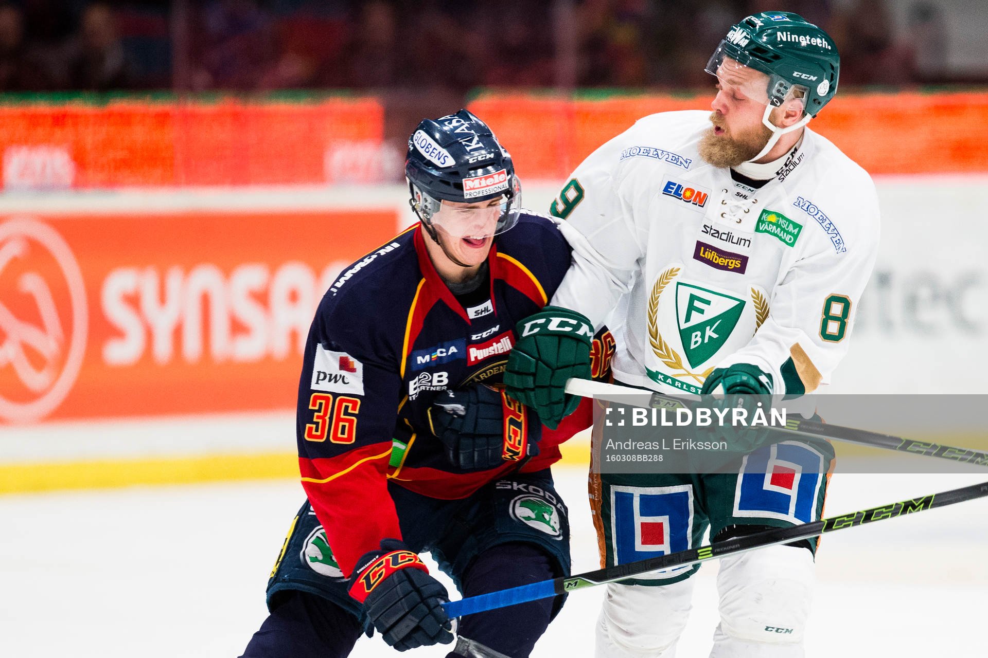 Djurgårdens Philip Holm och Färjestads Antti Tyrväinen
