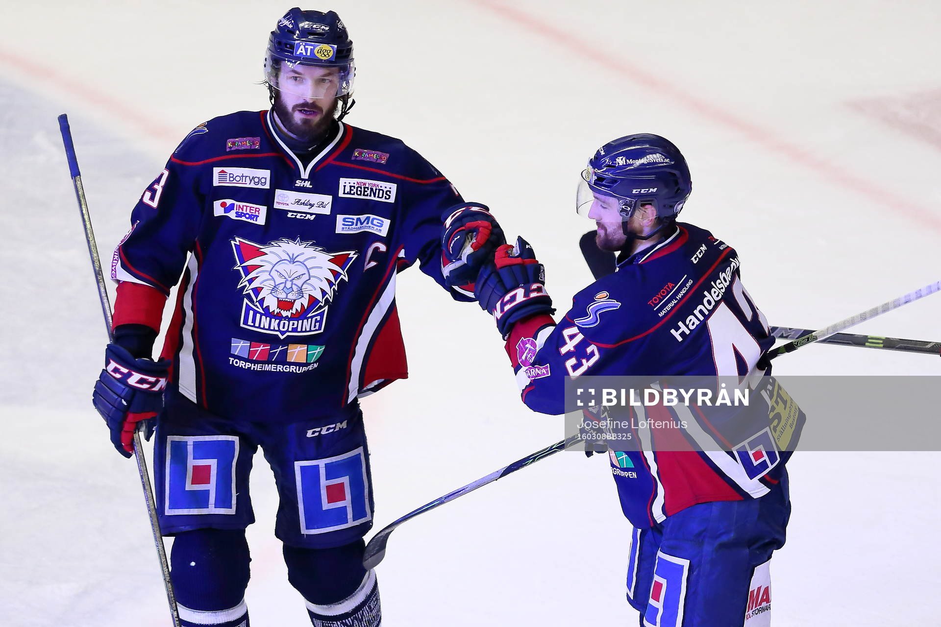 Linköpings Nichlas Hardt jublar med Niklas Persson