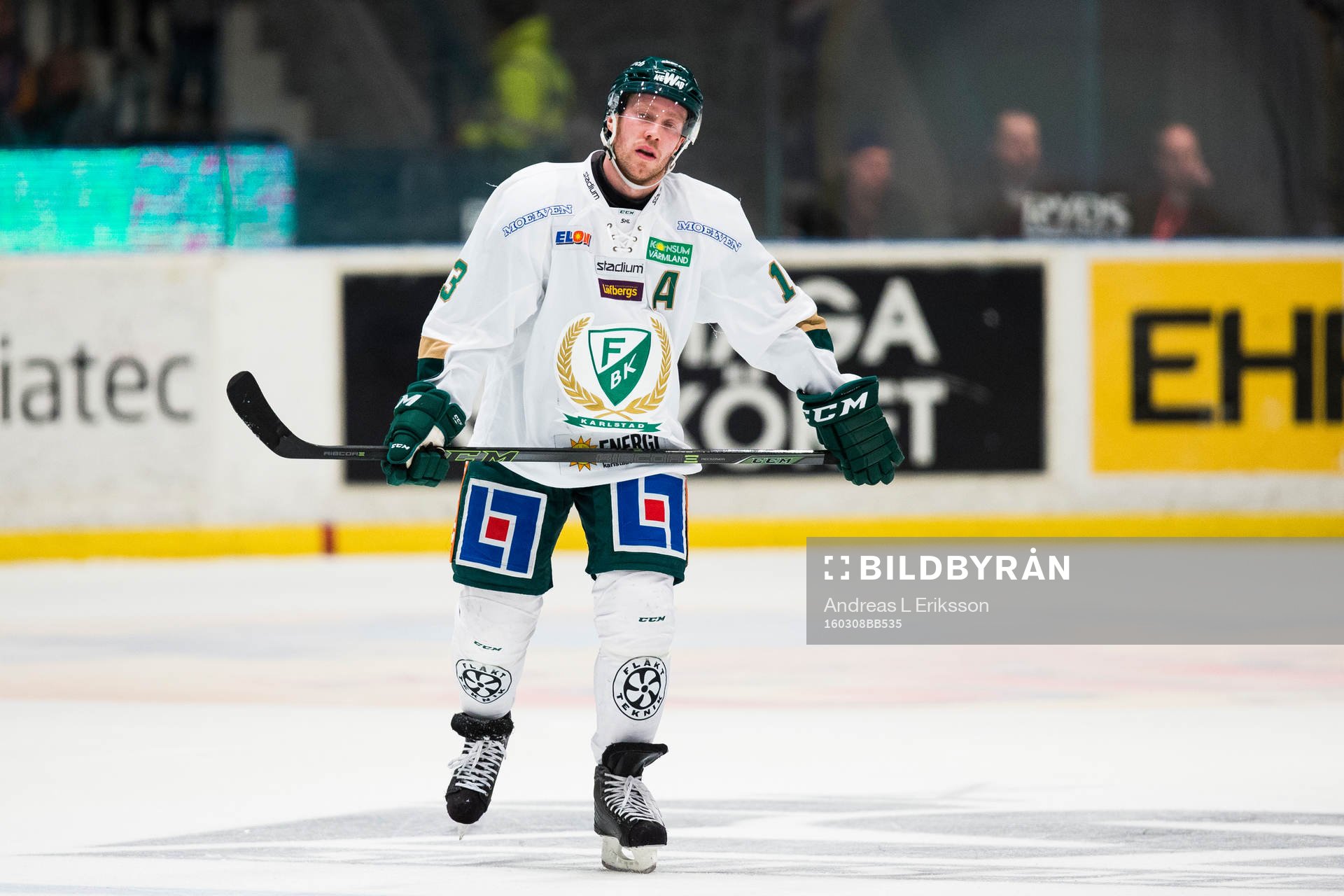 Färjestads Linus Persson ser deppig ut