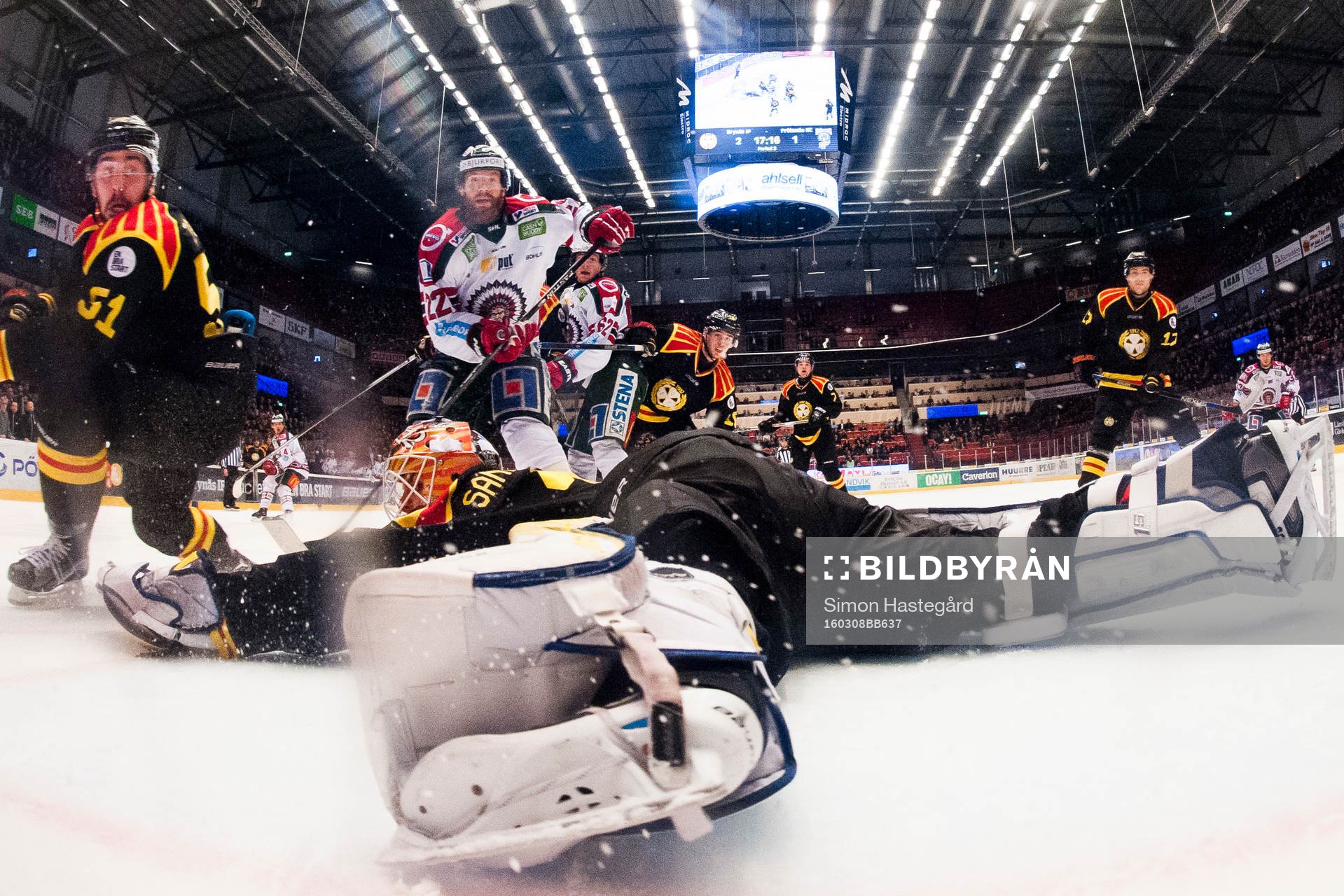 Brynäs målvakt Felix Sandström släpper in