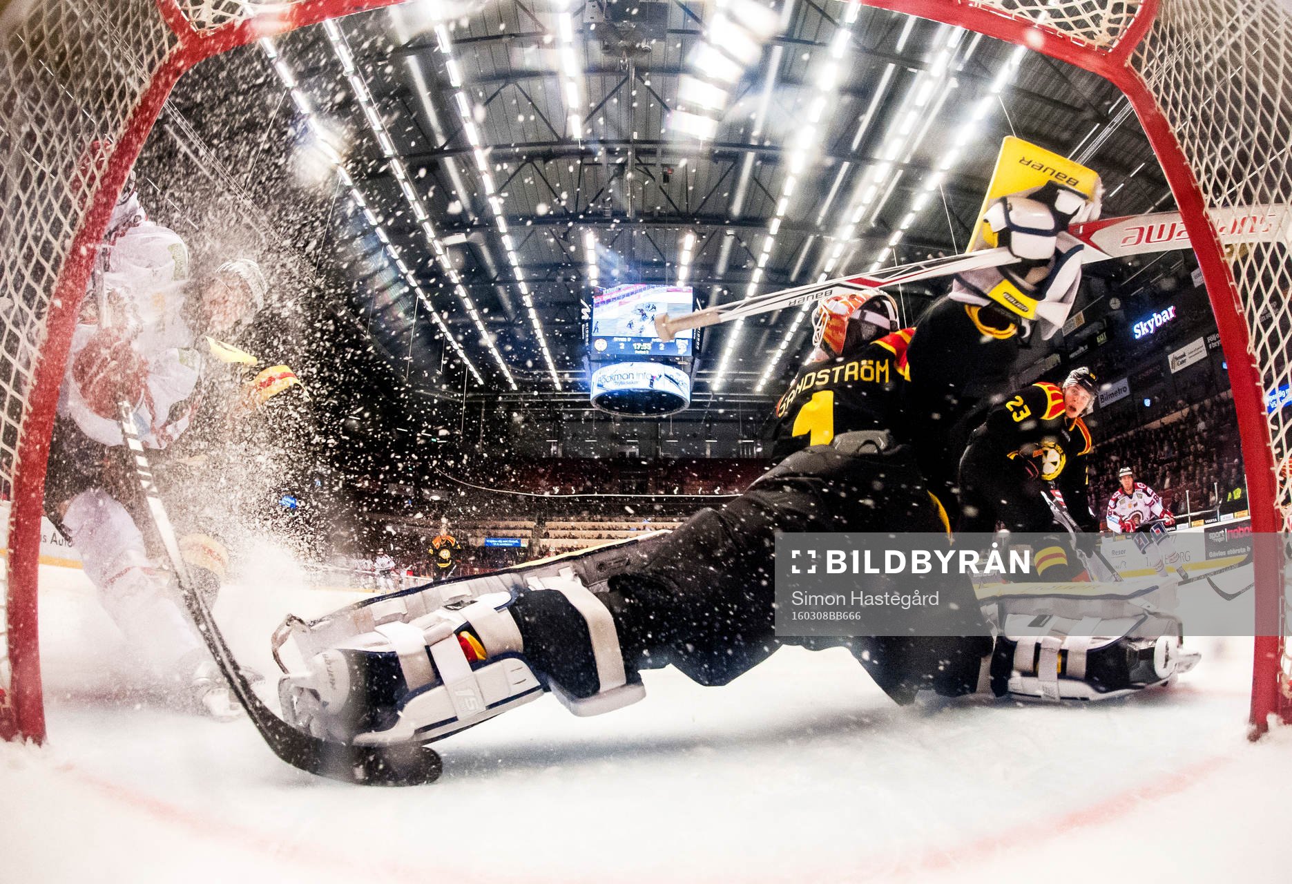 Frölundas Patrik Carlsson gör 2-3 bakom Brynäs målvakt
