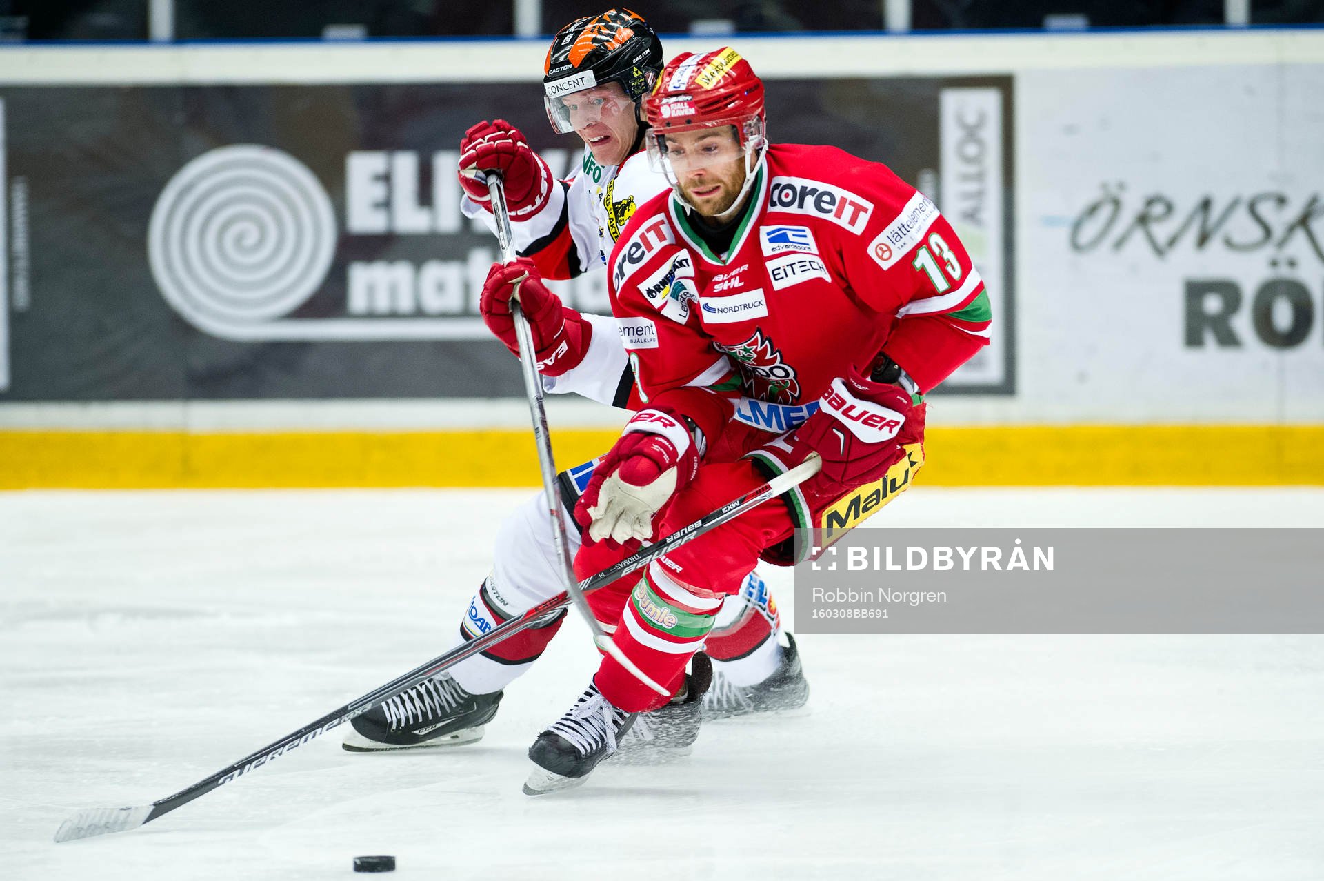 Örebros Jakub Krejcik och Modos Bill Thomas