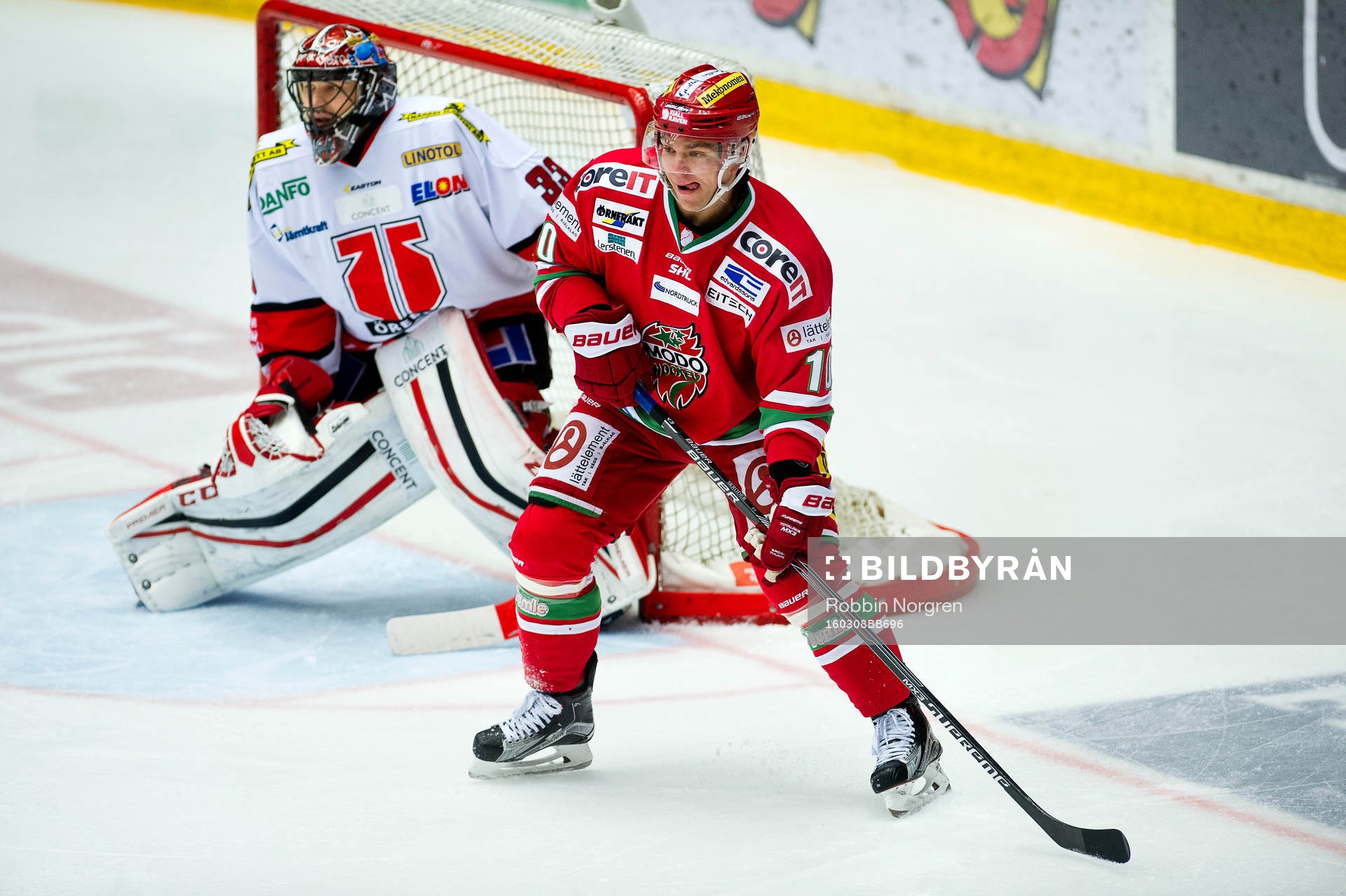 Örebros måkvakt Julius Hudacek och Modos Per-Åge Skröder