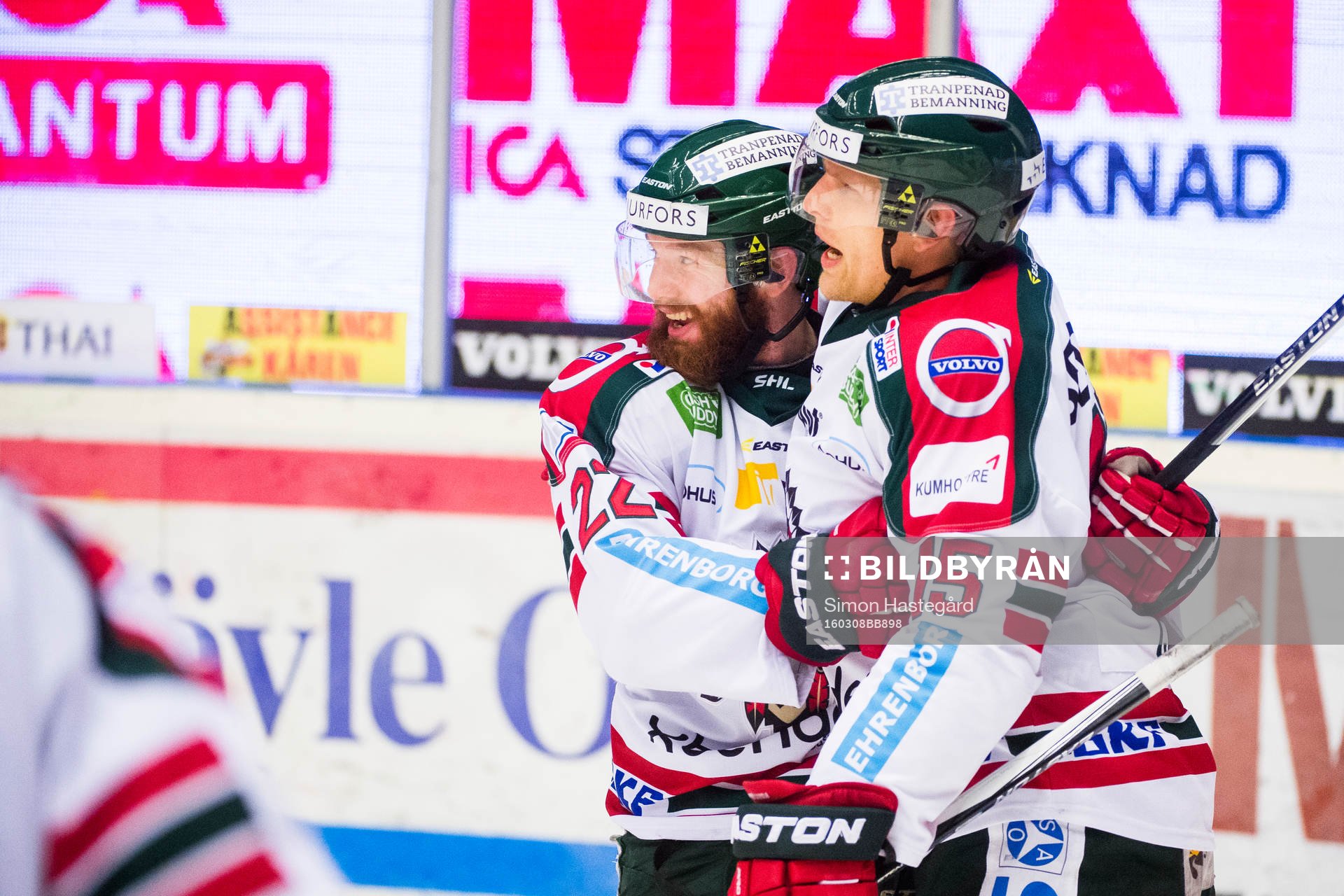 Frölundas Robin Figren och Joey Crabb jublar