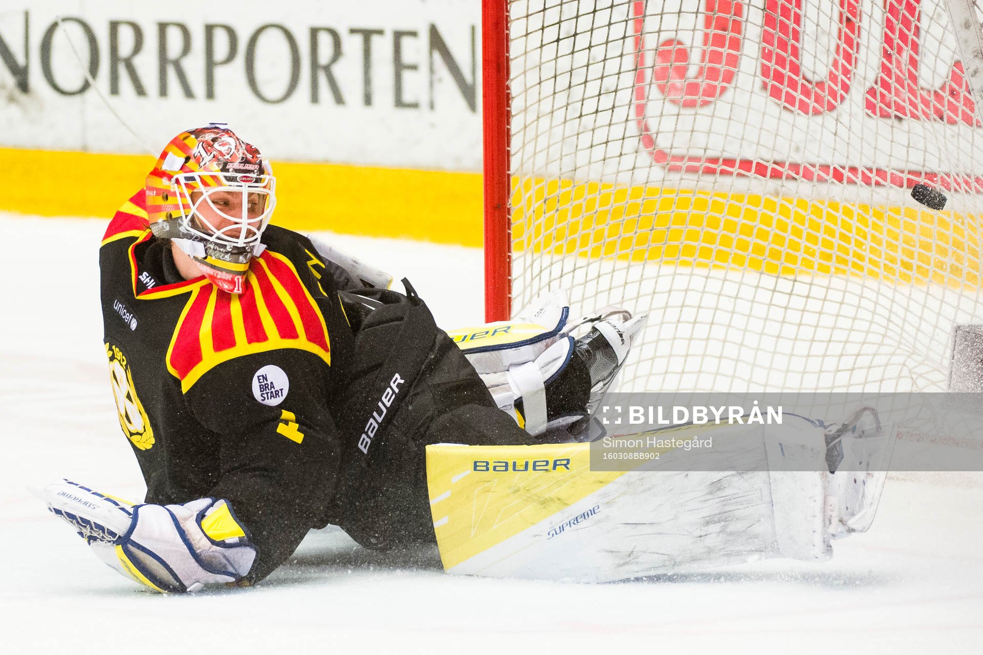 Brynäs målvakt Felix Sandström vid 2-3 målet