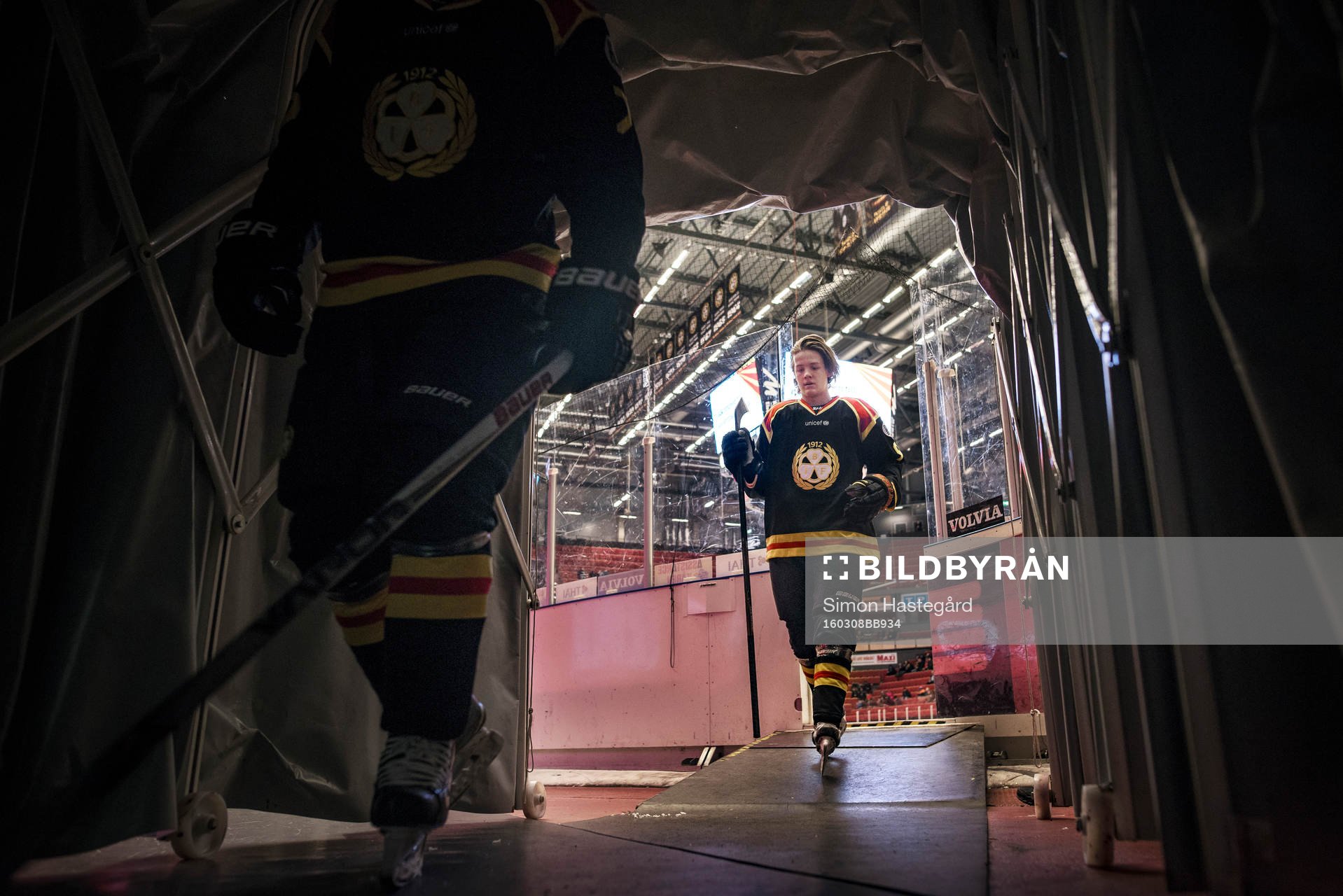 Brynäs Jesper Boqvist lämnar isen före ishockeymatchen i