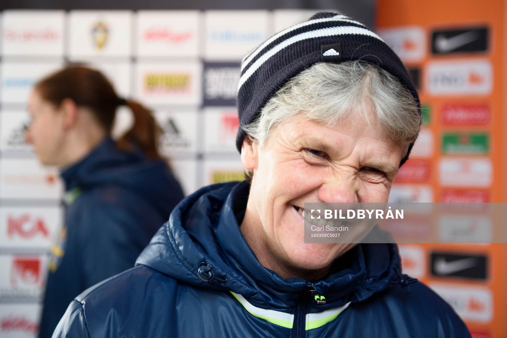 Sveriges förbundskapten Pia Sundhage blir intervjuad