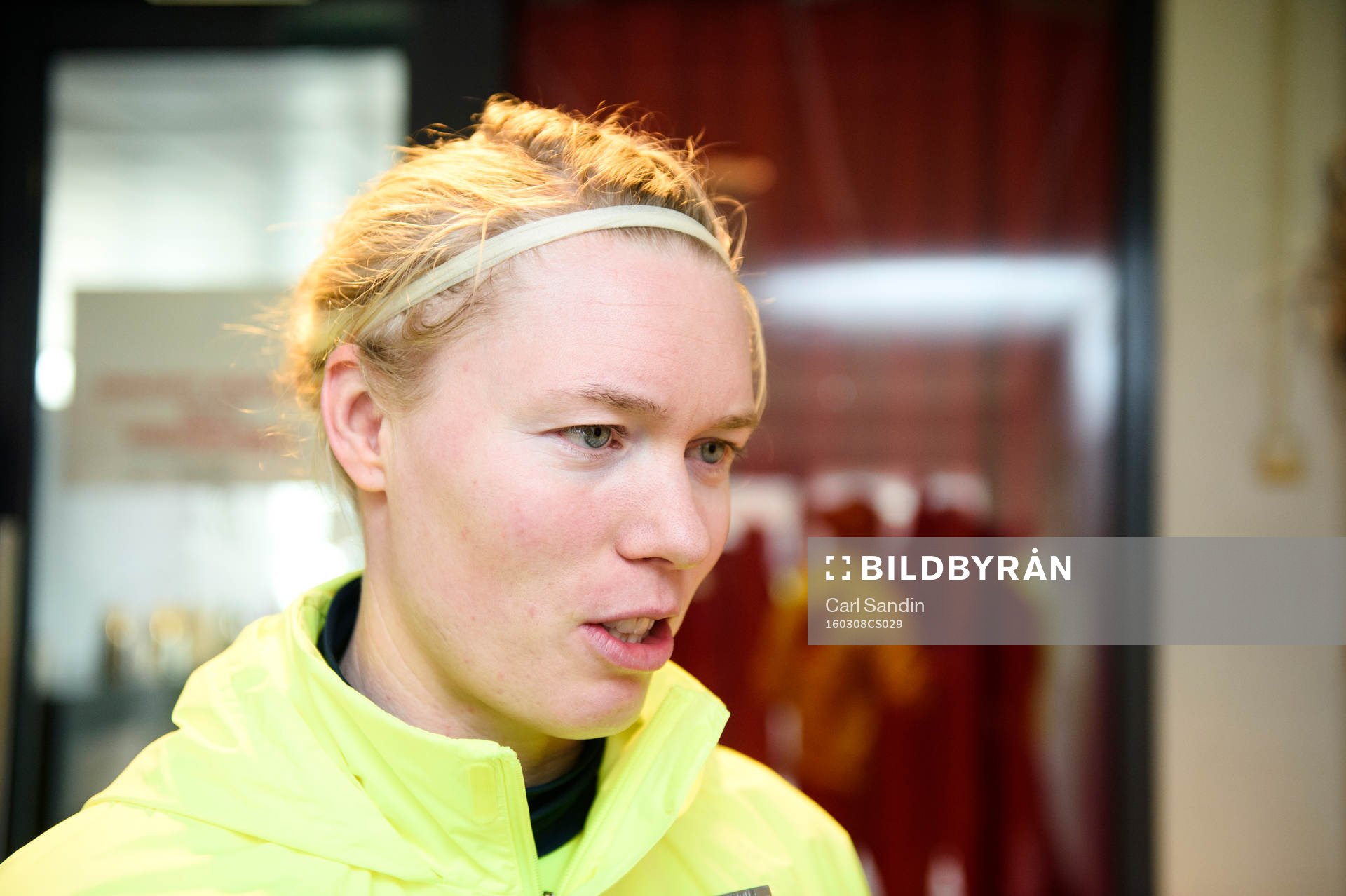 Sveriges målvakt Hedvig Lindahl blir intervjuad