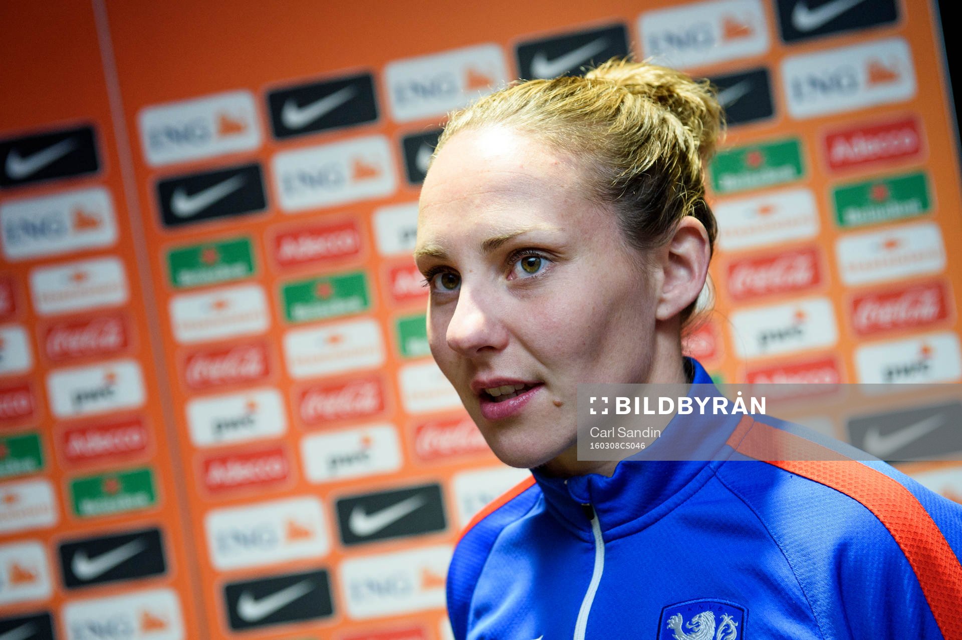 Nedeländernas Manon Melis blir intervjuad innan en