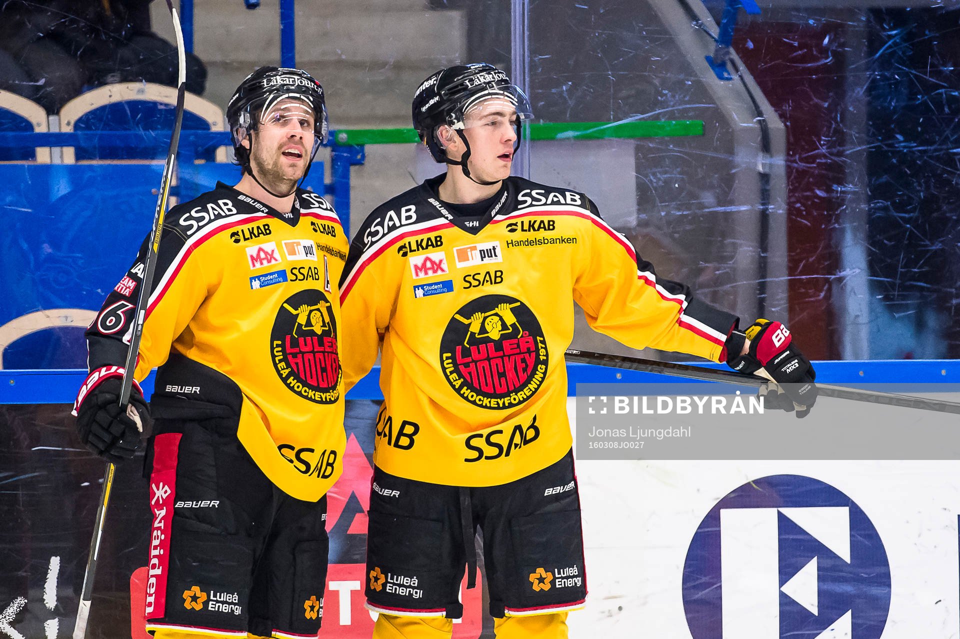 Luleås Jonathan Sigalet och Johan Forsberg jublar