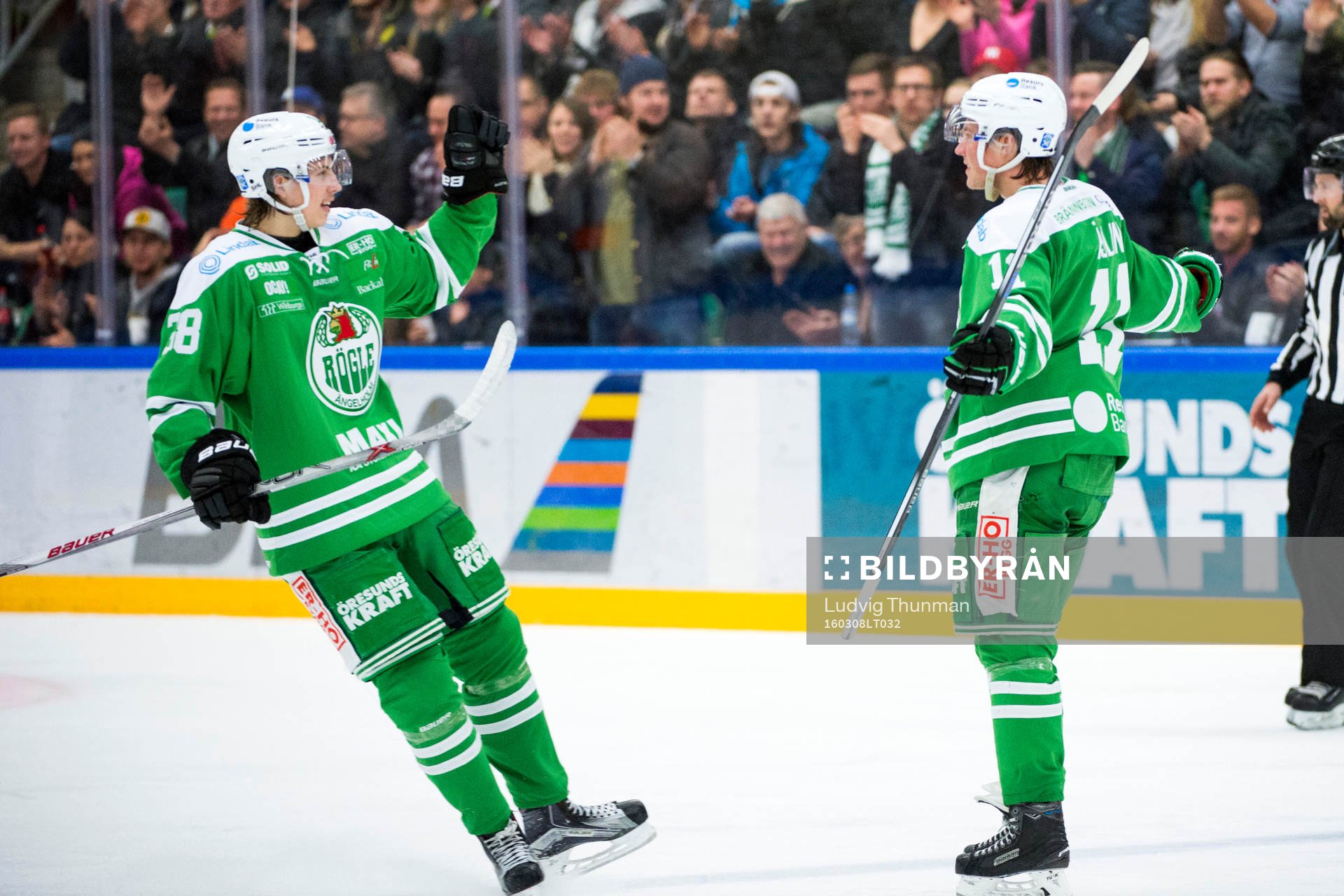 Rögles Emil Kristensen Löjborg jublar med David Åslin