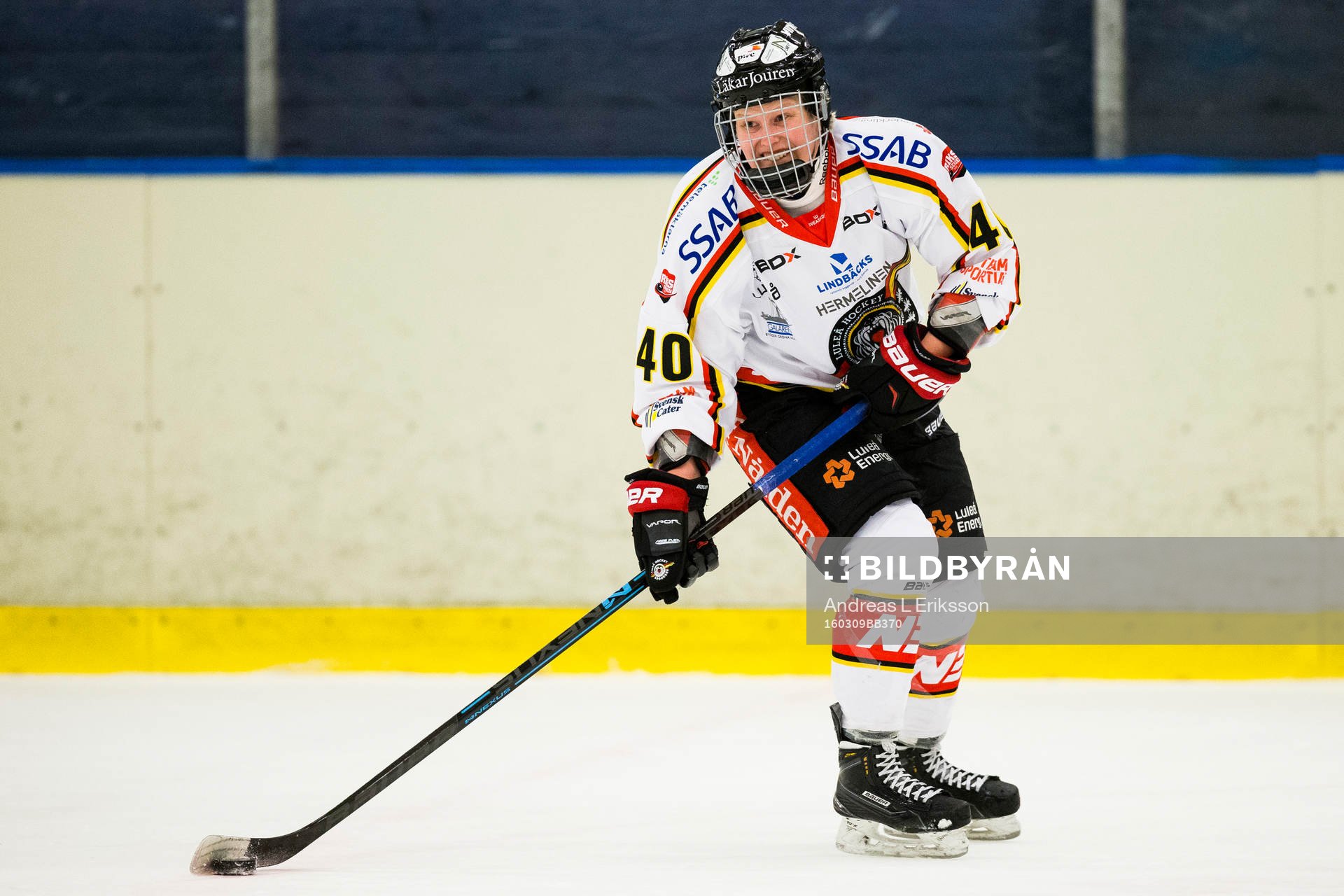 Luleås Noora Tulus med pucken