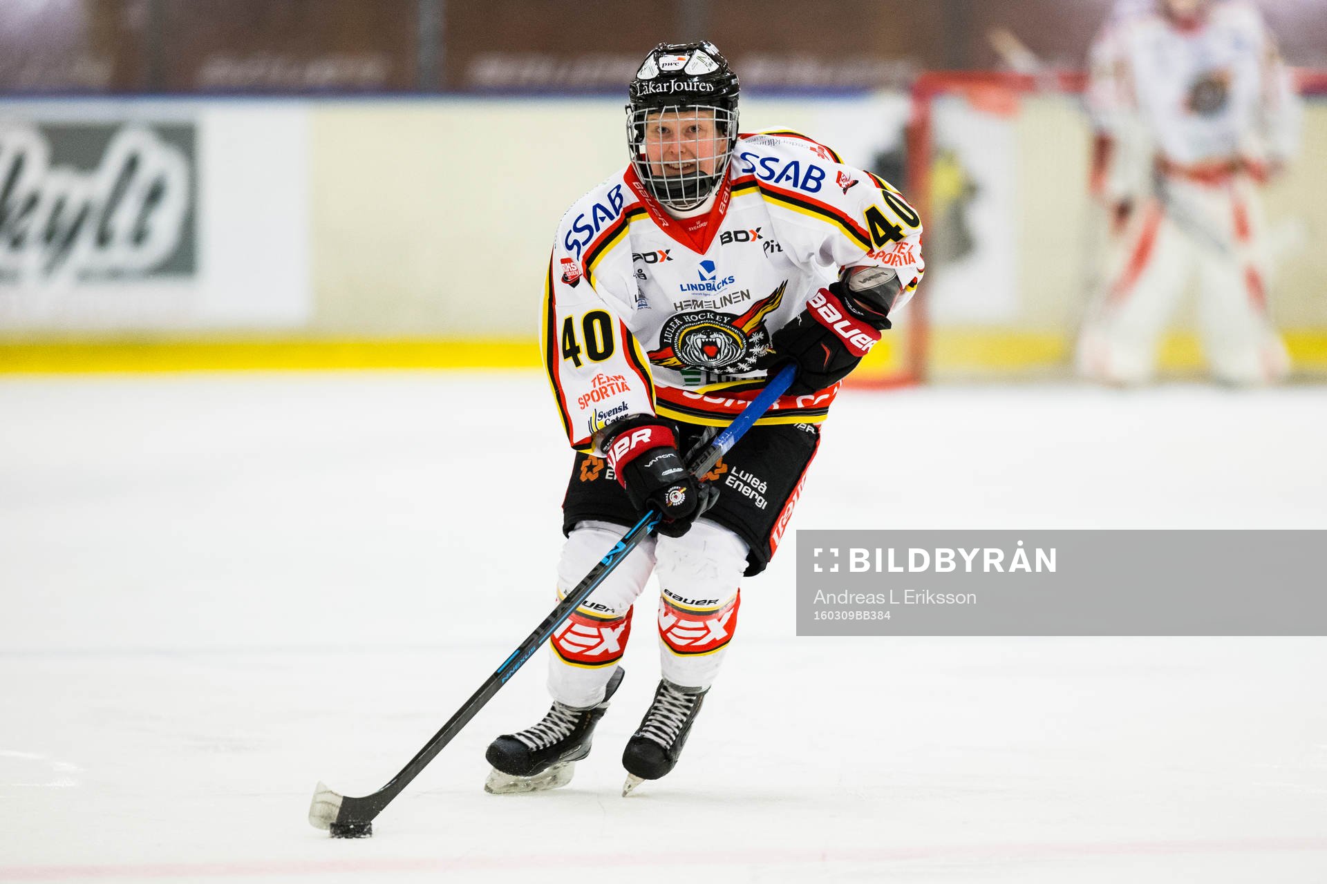 Luleås Noora Tulus med pucken