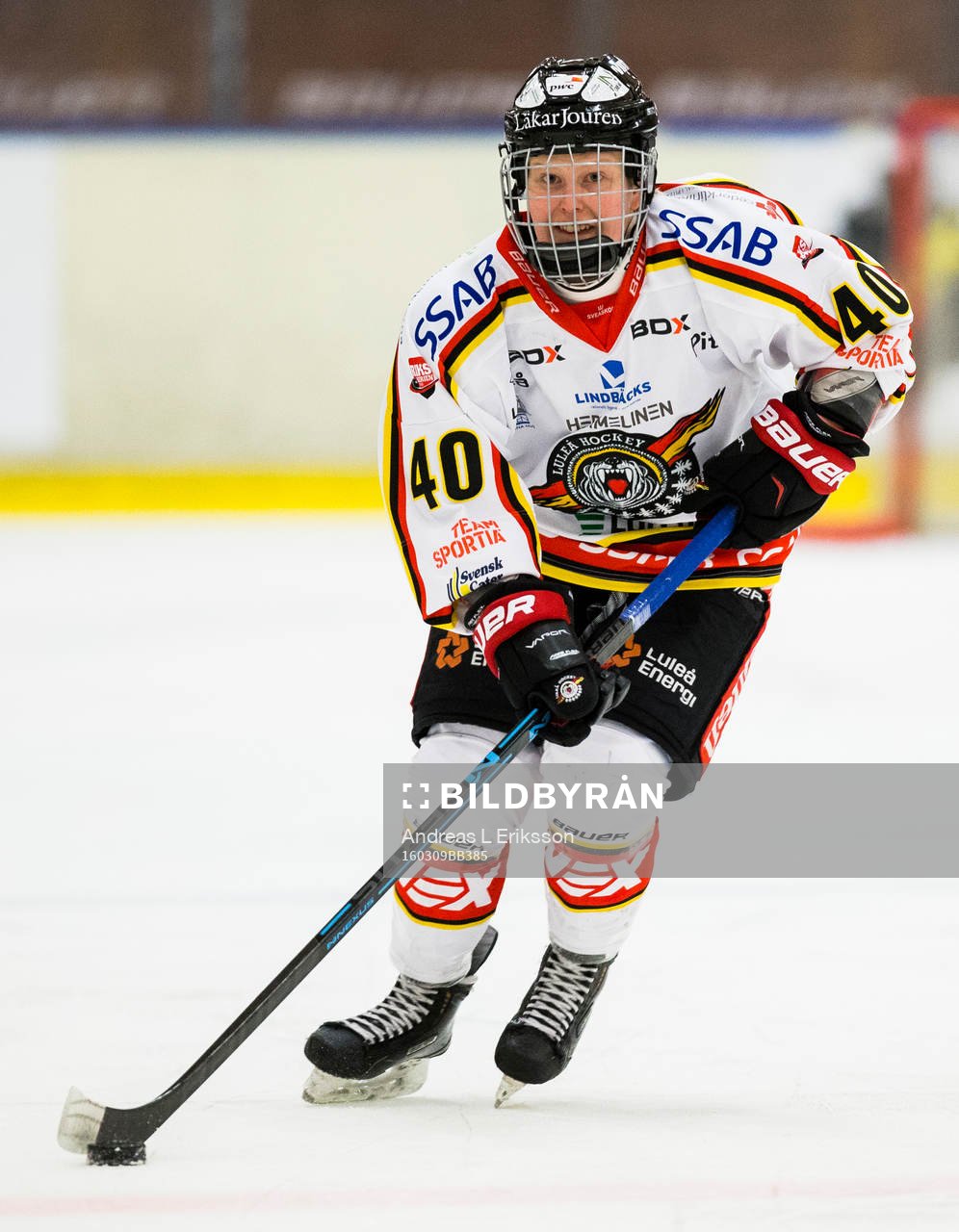 Luleås Noora Tulus med pucken